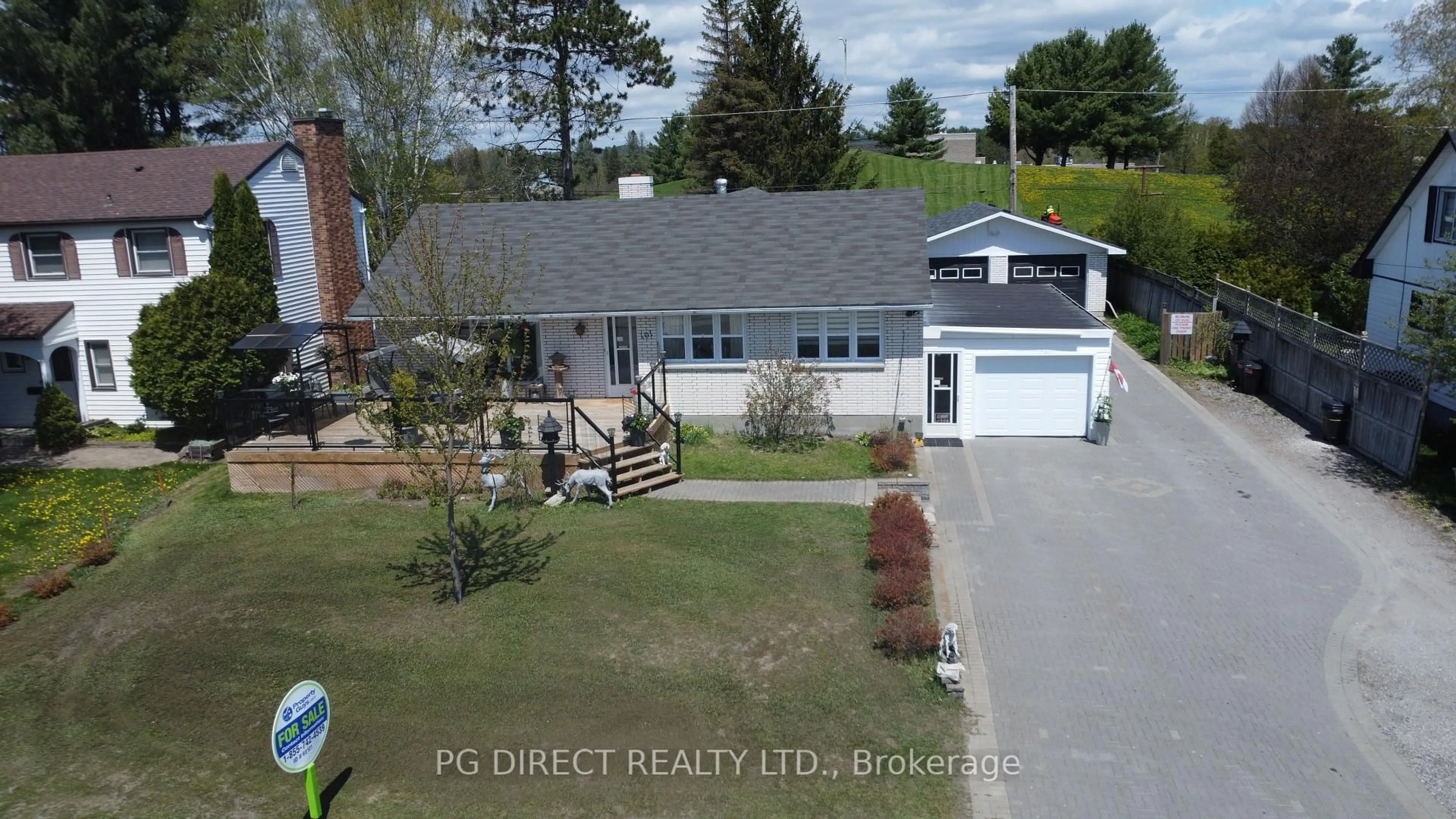 A pic from outside/outdoor area/front of a property/back of a property/a pic from drone, street for 101 Ethel St, West Nipissing Ontario P2B 1V3
