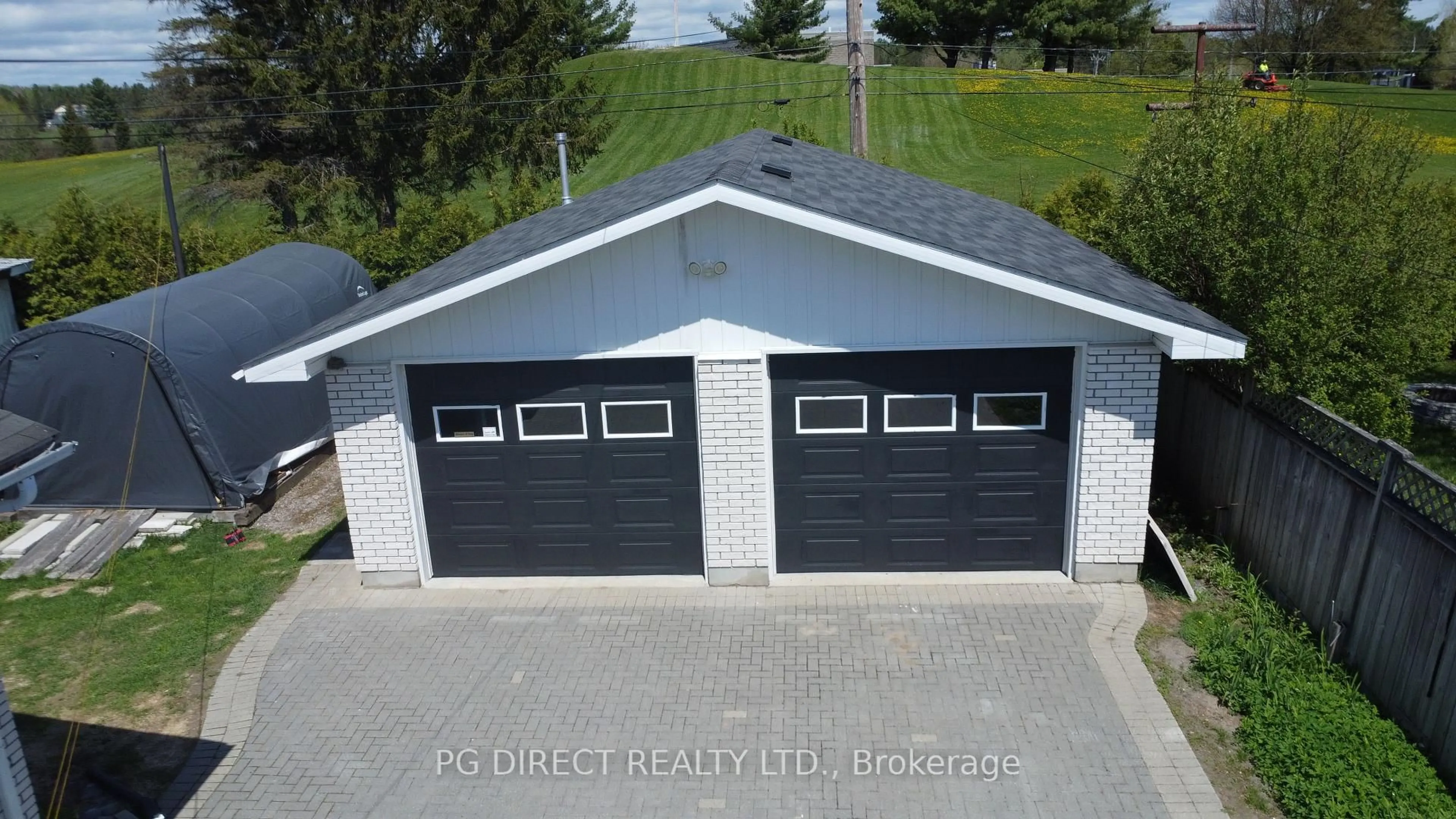 Indoor garage for 101 Ethel St, West Nipissing Ontario P2B 1V3