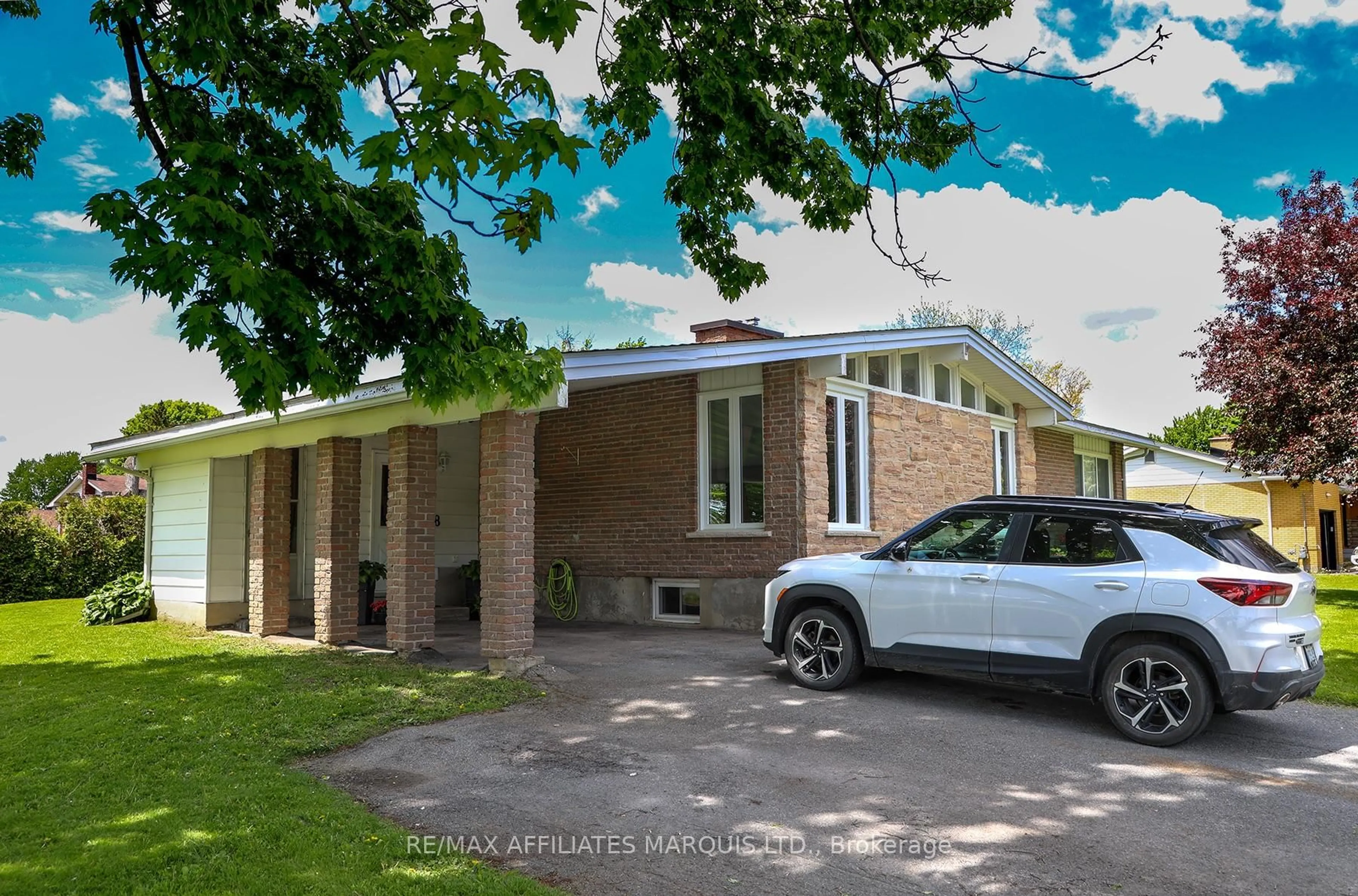 A pic from outside/outdoor area/front of a property/back of a property/a pic from drone, street for 28 Meikle St, South Dundas Ontario K0C 1X0