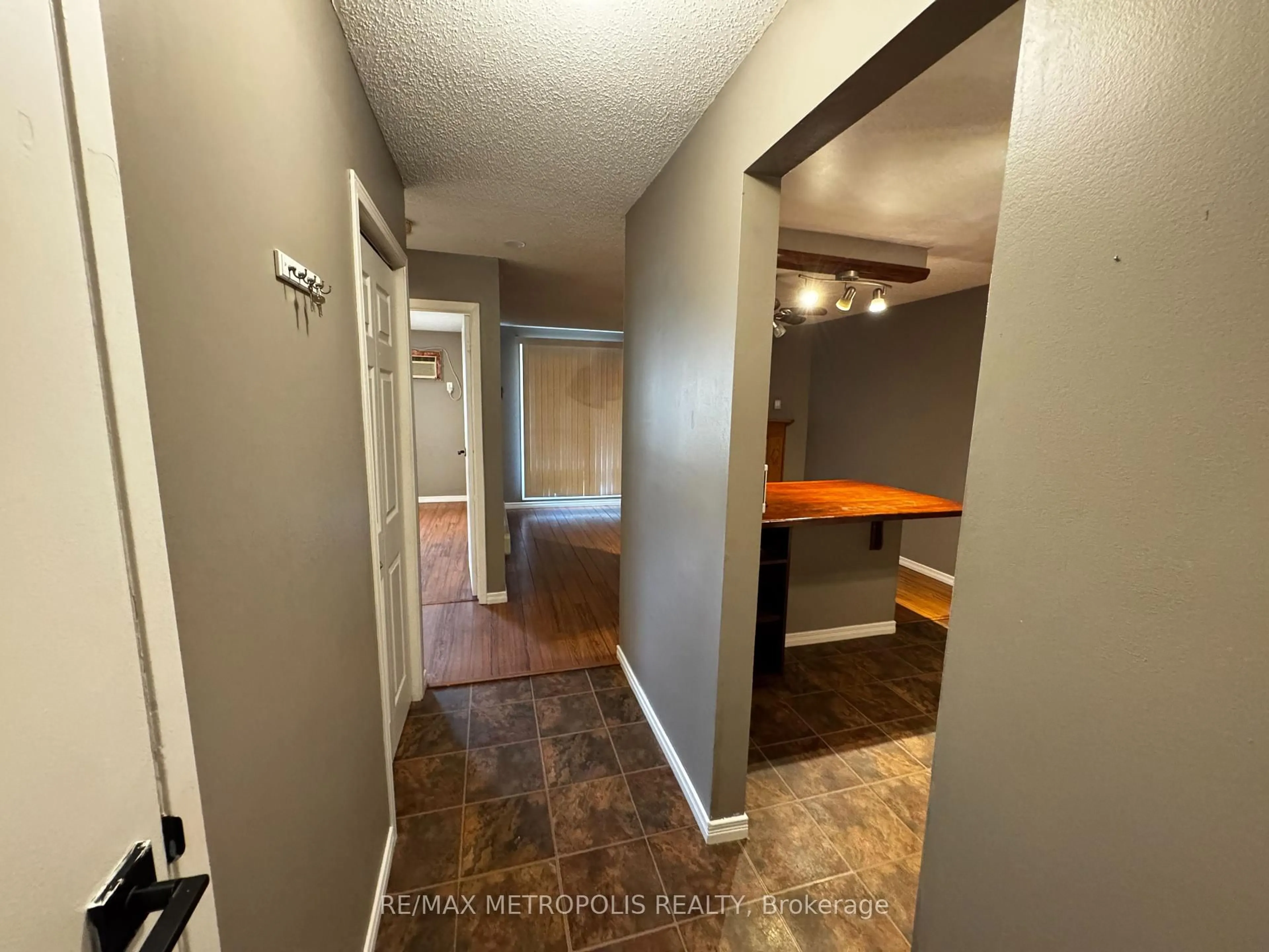Indoor entryway for 731 Deveron Cres #109, London South Ontario N5Z 4L9