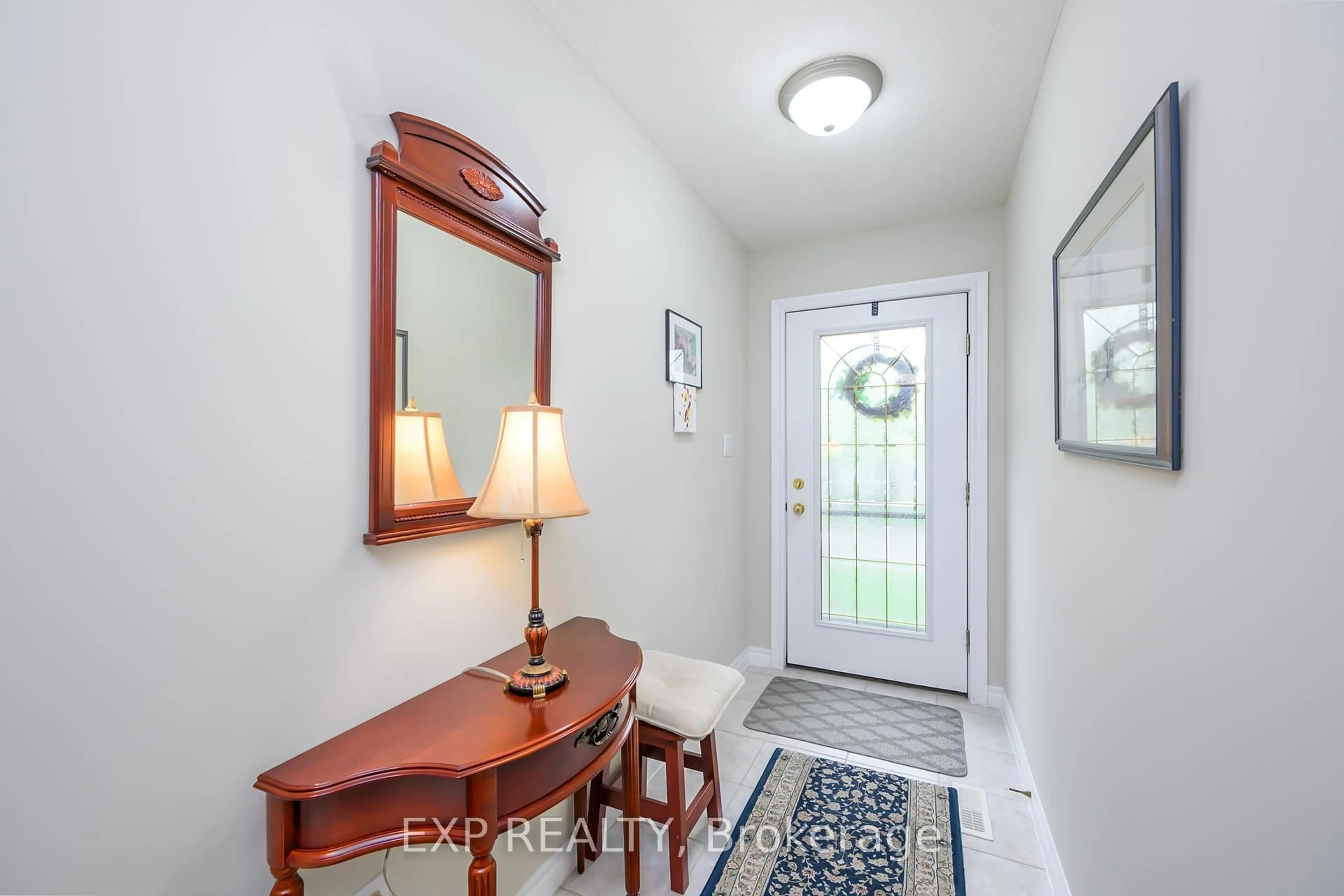 Indoor entryway for 572 Thistlewood Dr #48, London North Ontario N5X 4N7