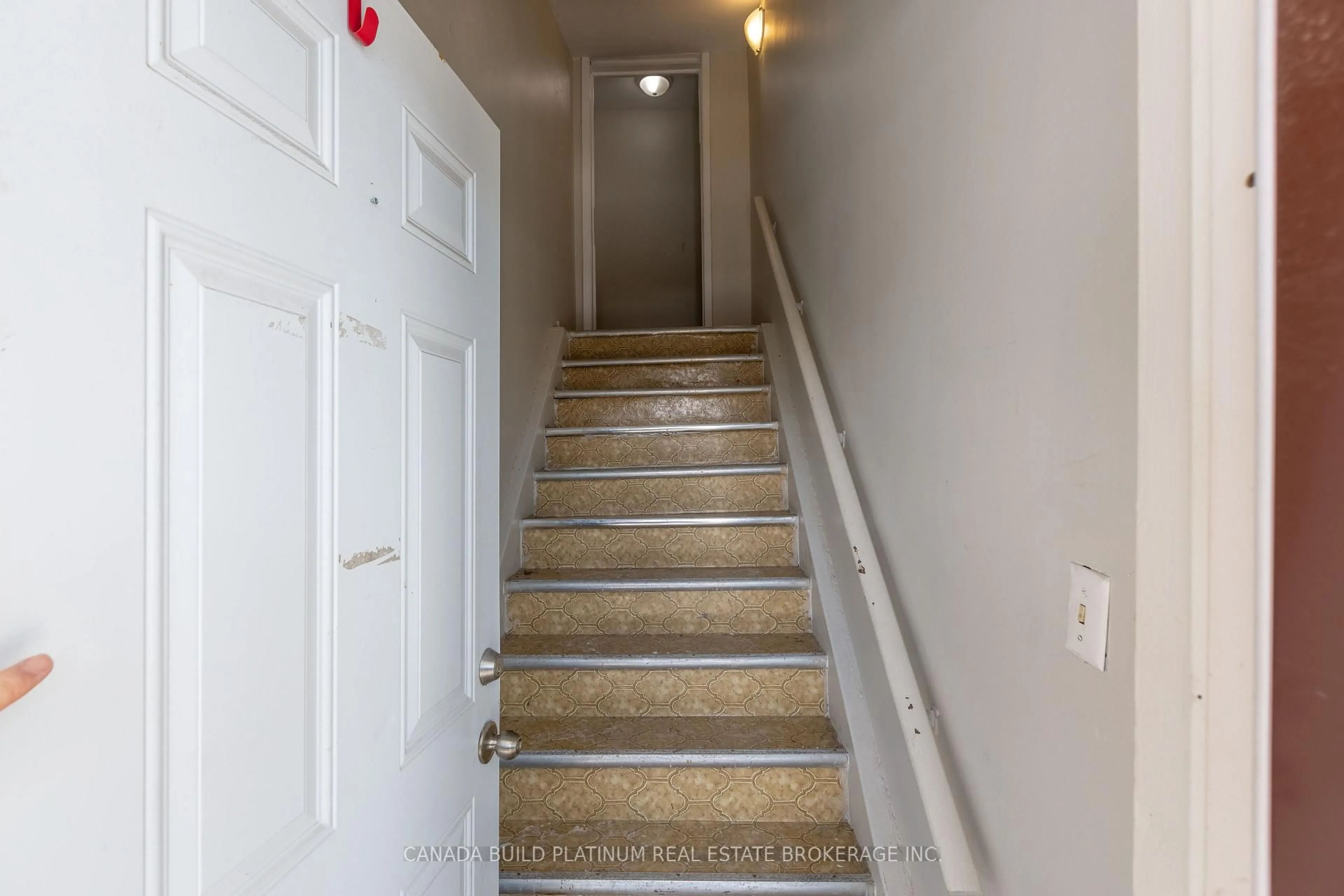 Stairs for 1036-40 Gladstone Ave, Windsor Ontario N9A 2R8