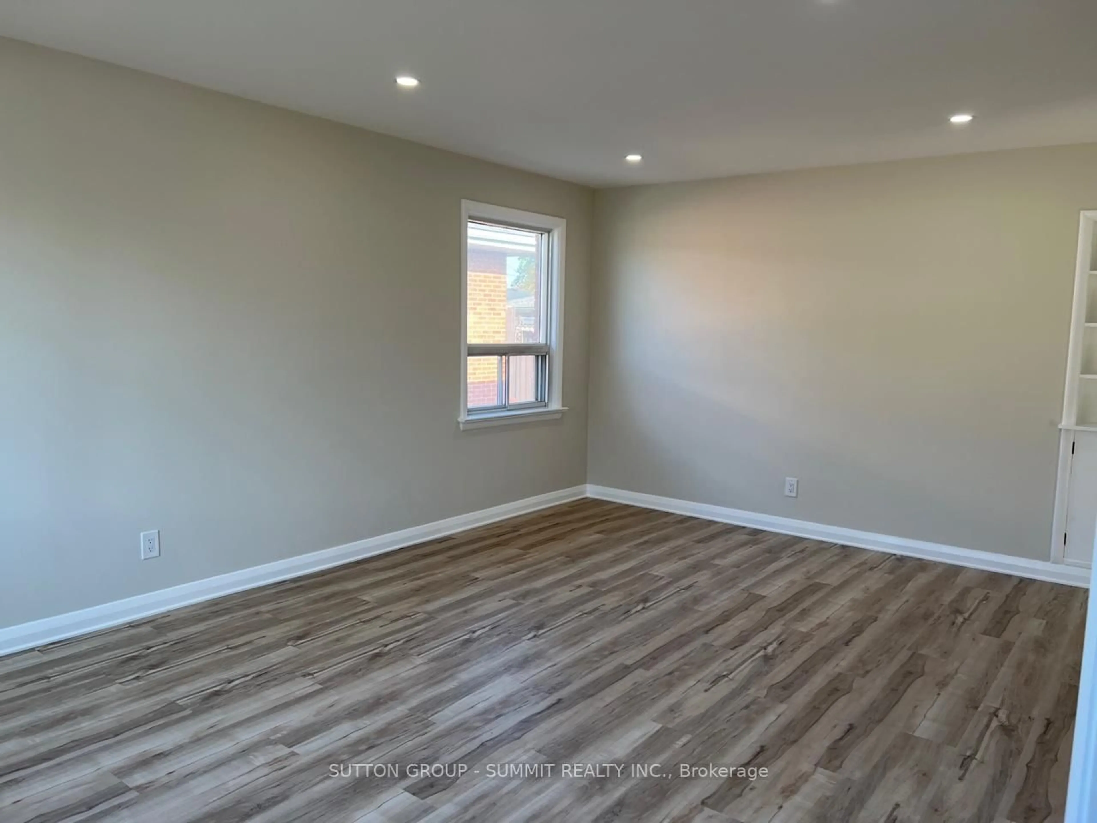 A pic of a room for 398 Talbot St, Hamilton Ontario L8H 6T4