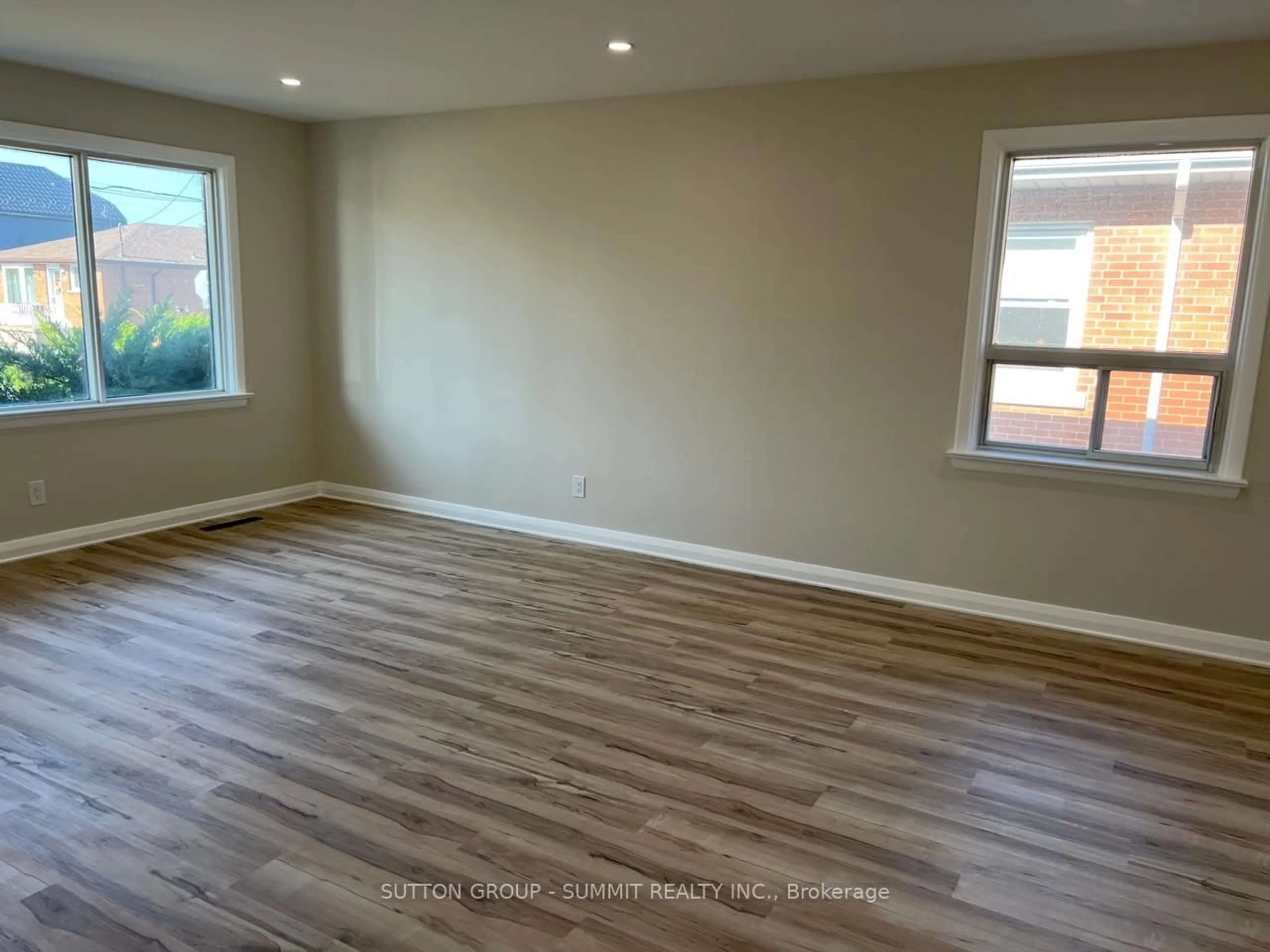 A pic of a room for 398 Talbot St, Hamilton Ontario L8H 6T4