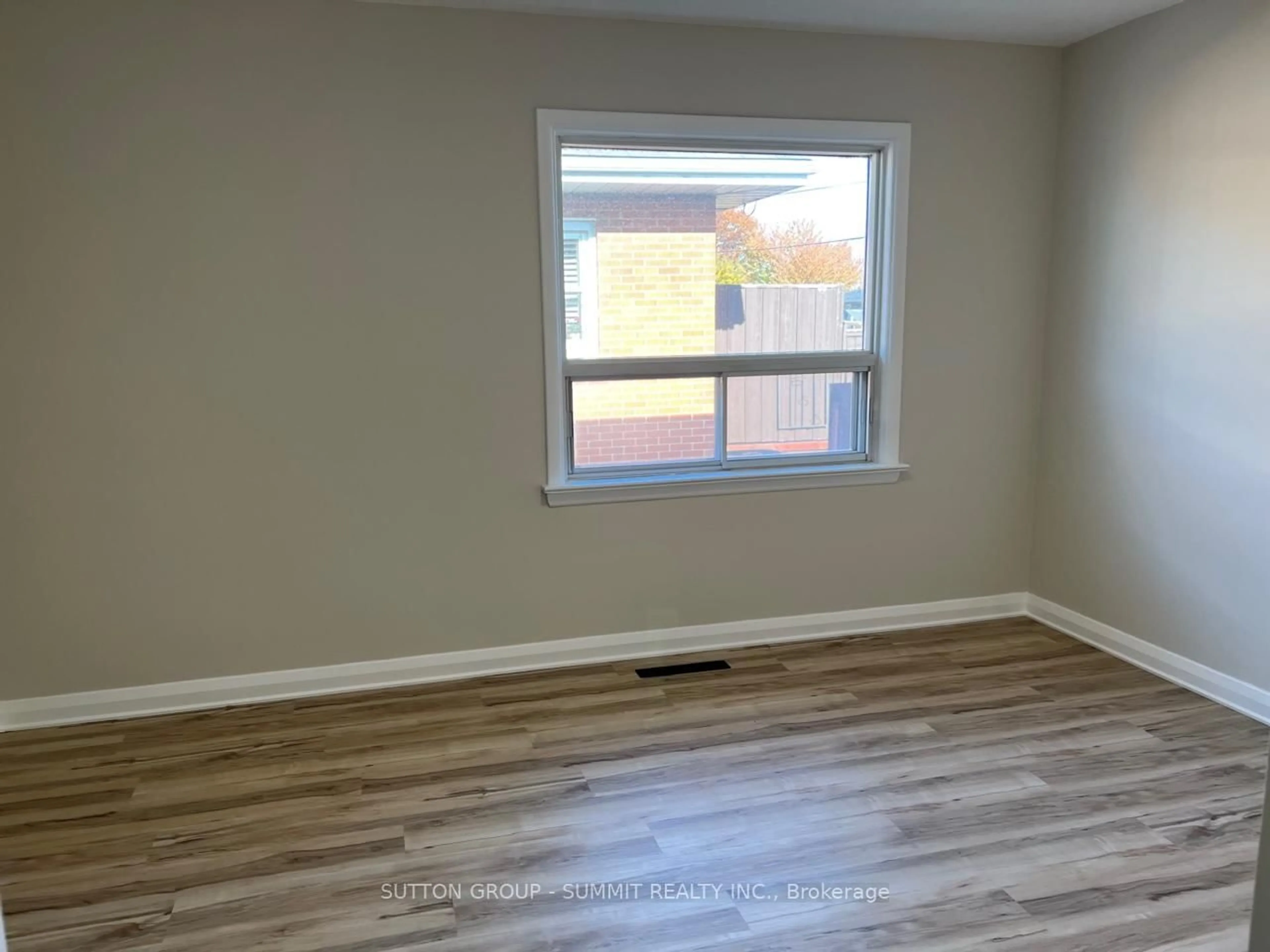 A pic of a room for 398 Talbot St, Hamilton Ontario L8H 6T4