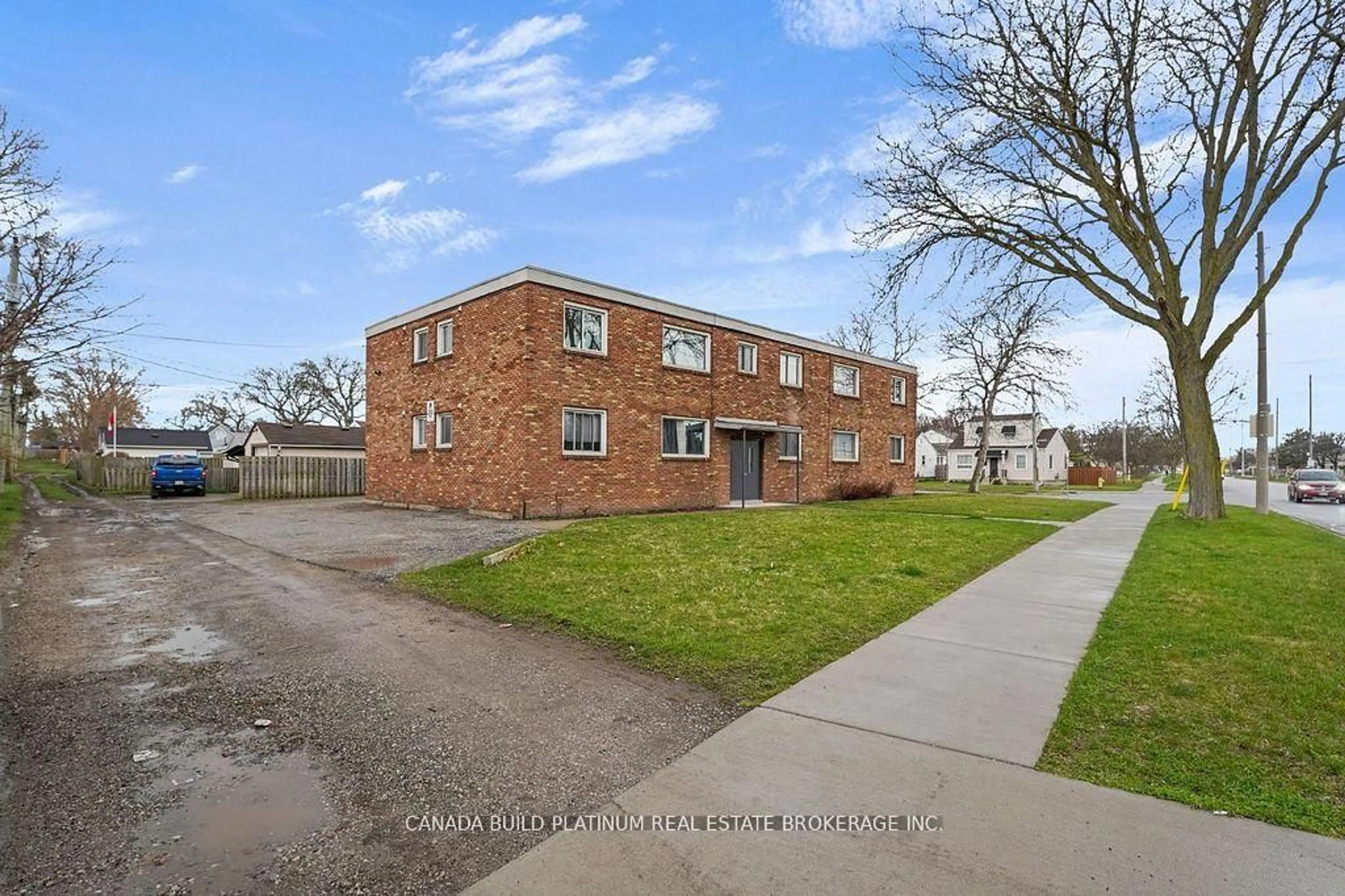 A pic from outside/outdoor area/front of a property/back of a property/a pic from drone, street for 1985 College Ave, Windsor Ontario N9B 1M5