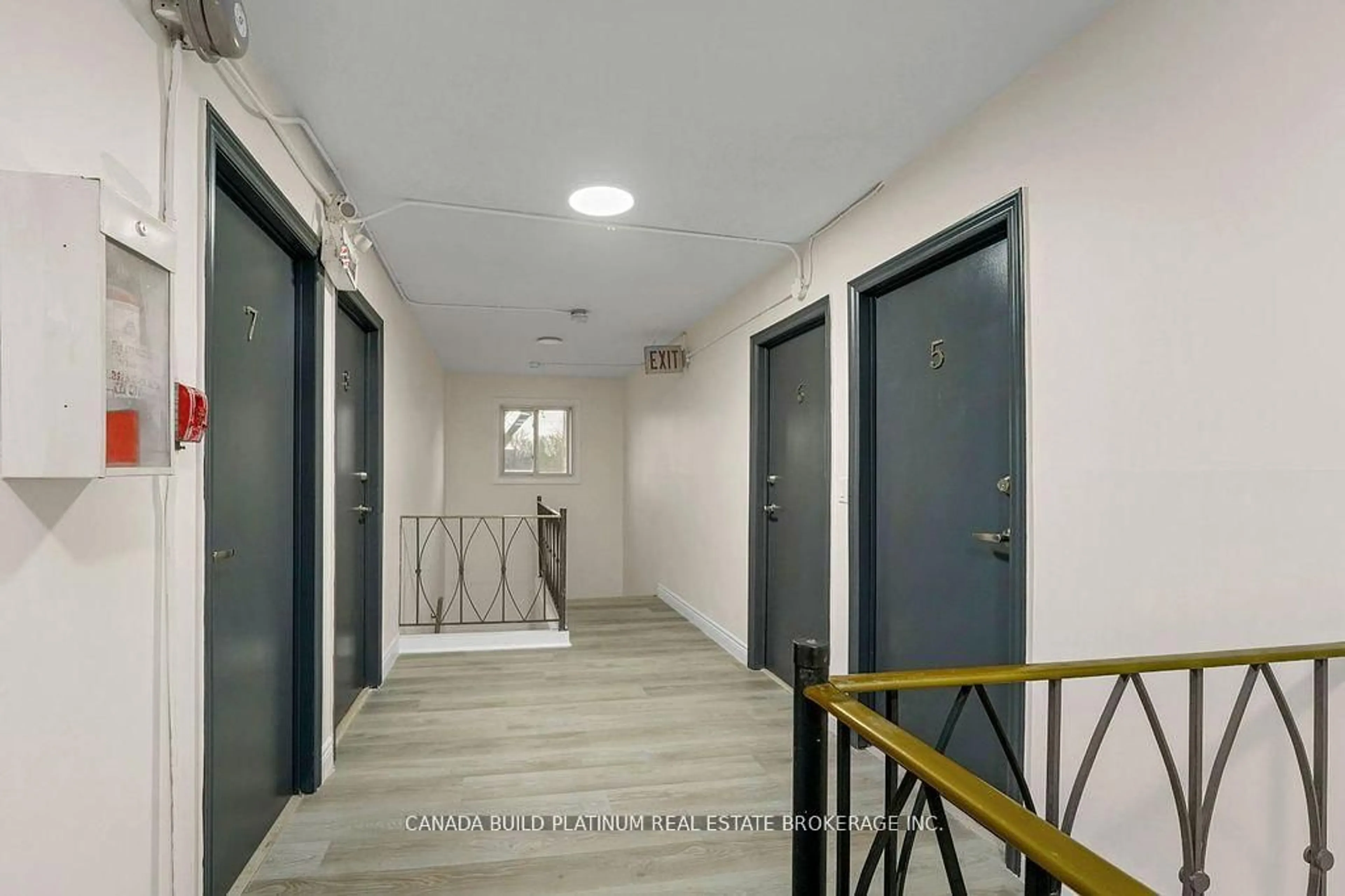 Indoor foyer for 1985 College Ave, Windsor Ontario N9B 1M5