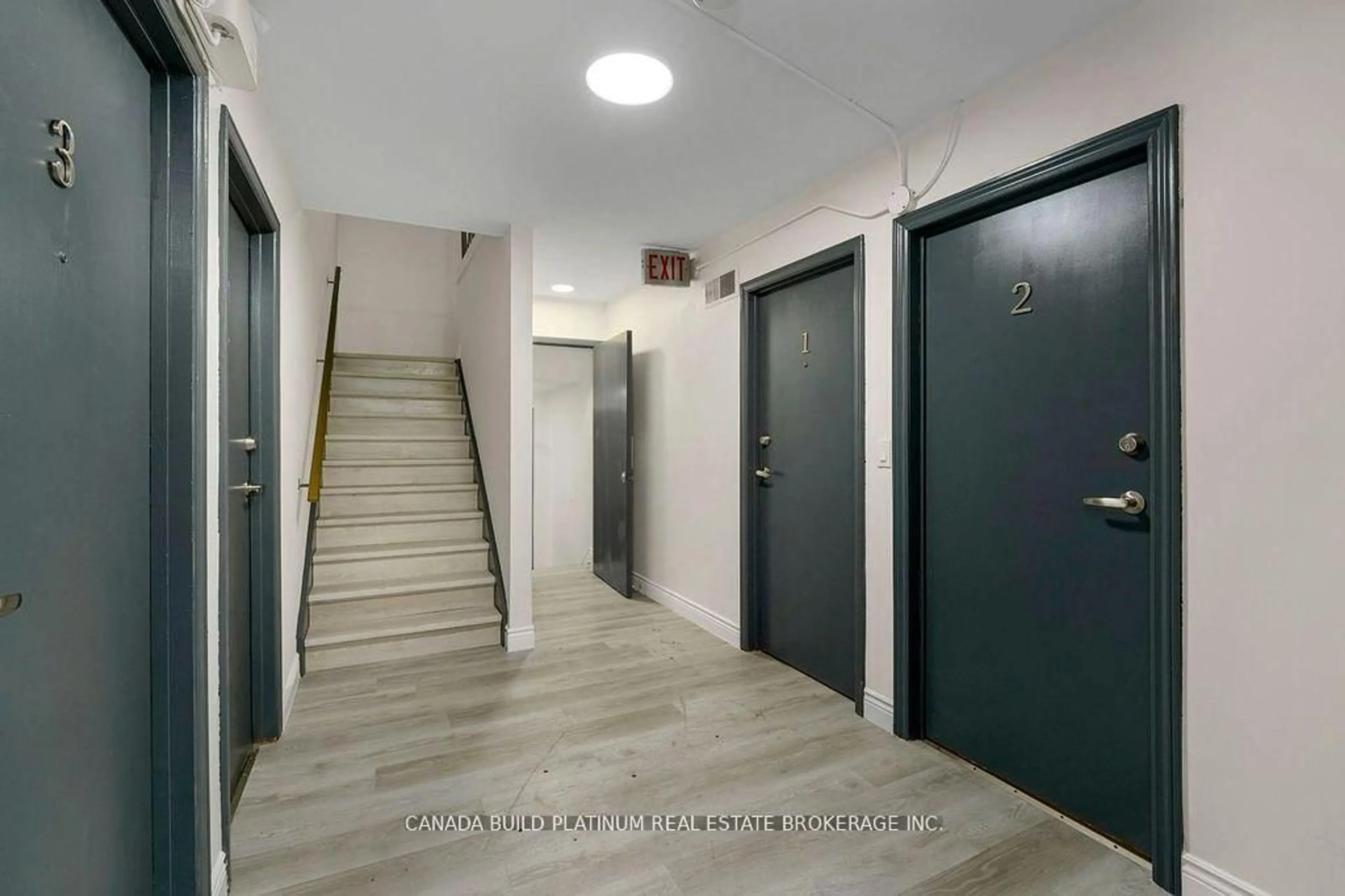 Indoor foyer for 1985 College Ave, Windsor Ontario N9B 1M5