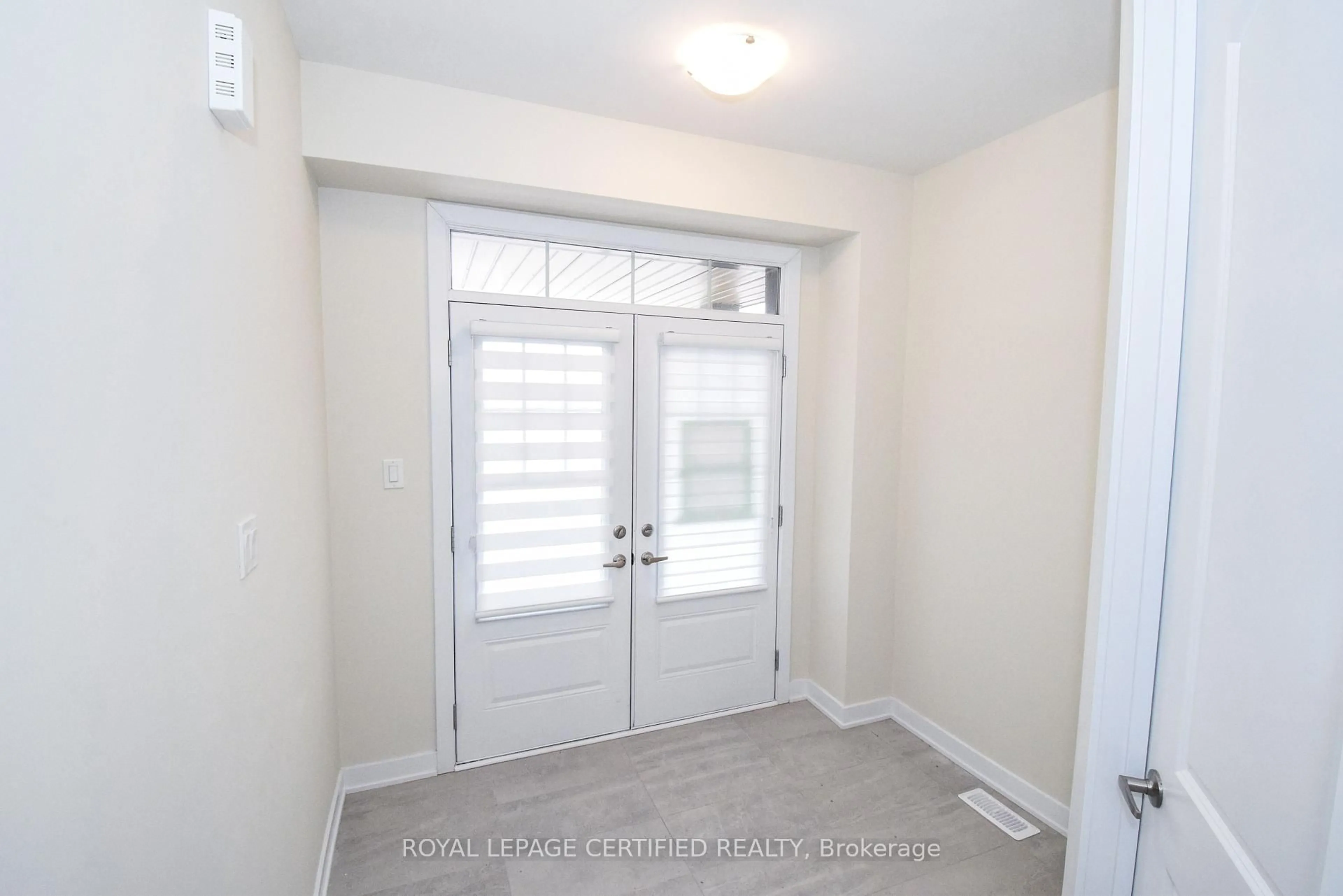 Indoor entryway for 22 Stern Dr, Welland Ontario L3B 0M2