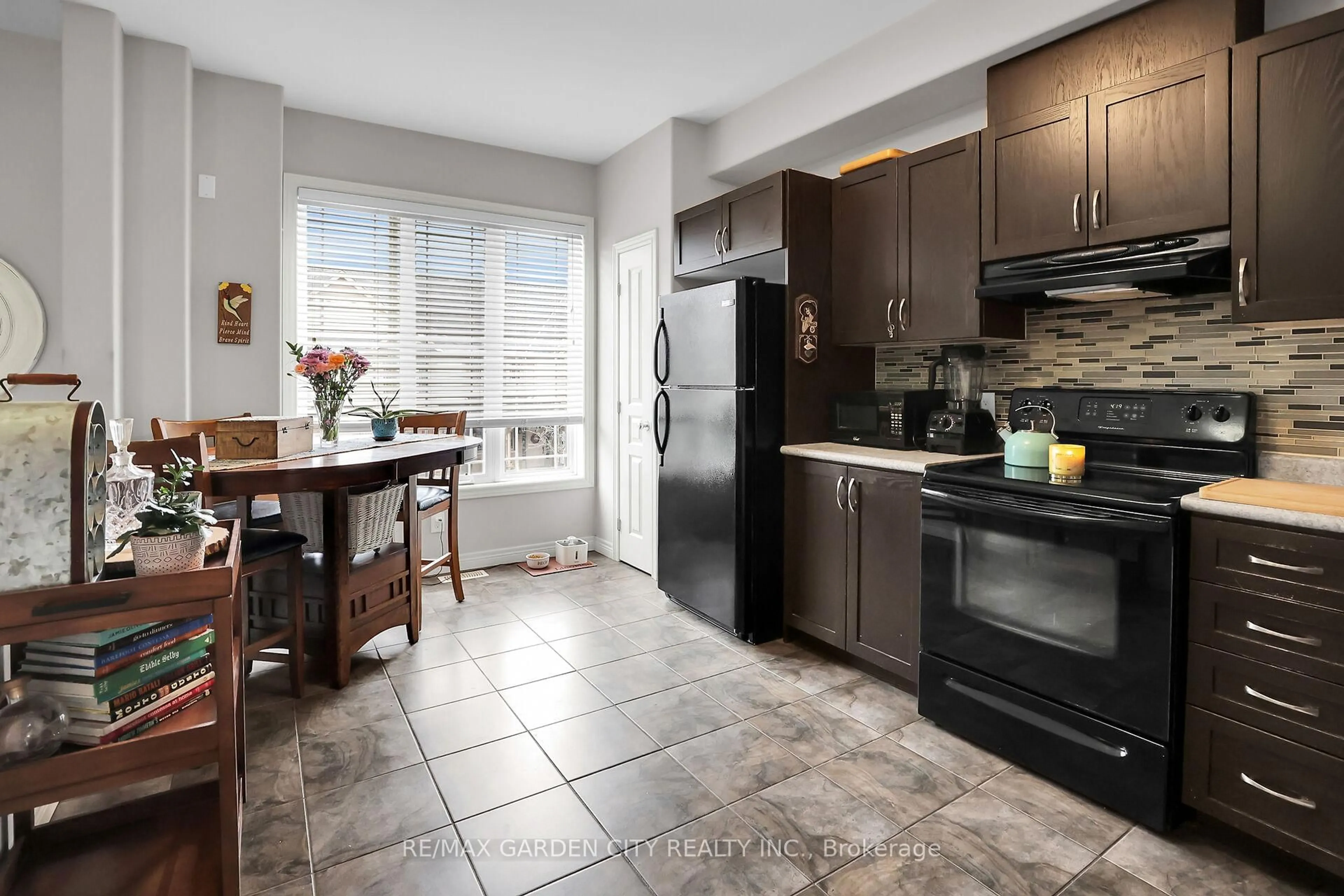 Open concept kitchen, ceramic/tile floor for 8 Hemlock Way #47, Grimsby Ontario L3M 0B5