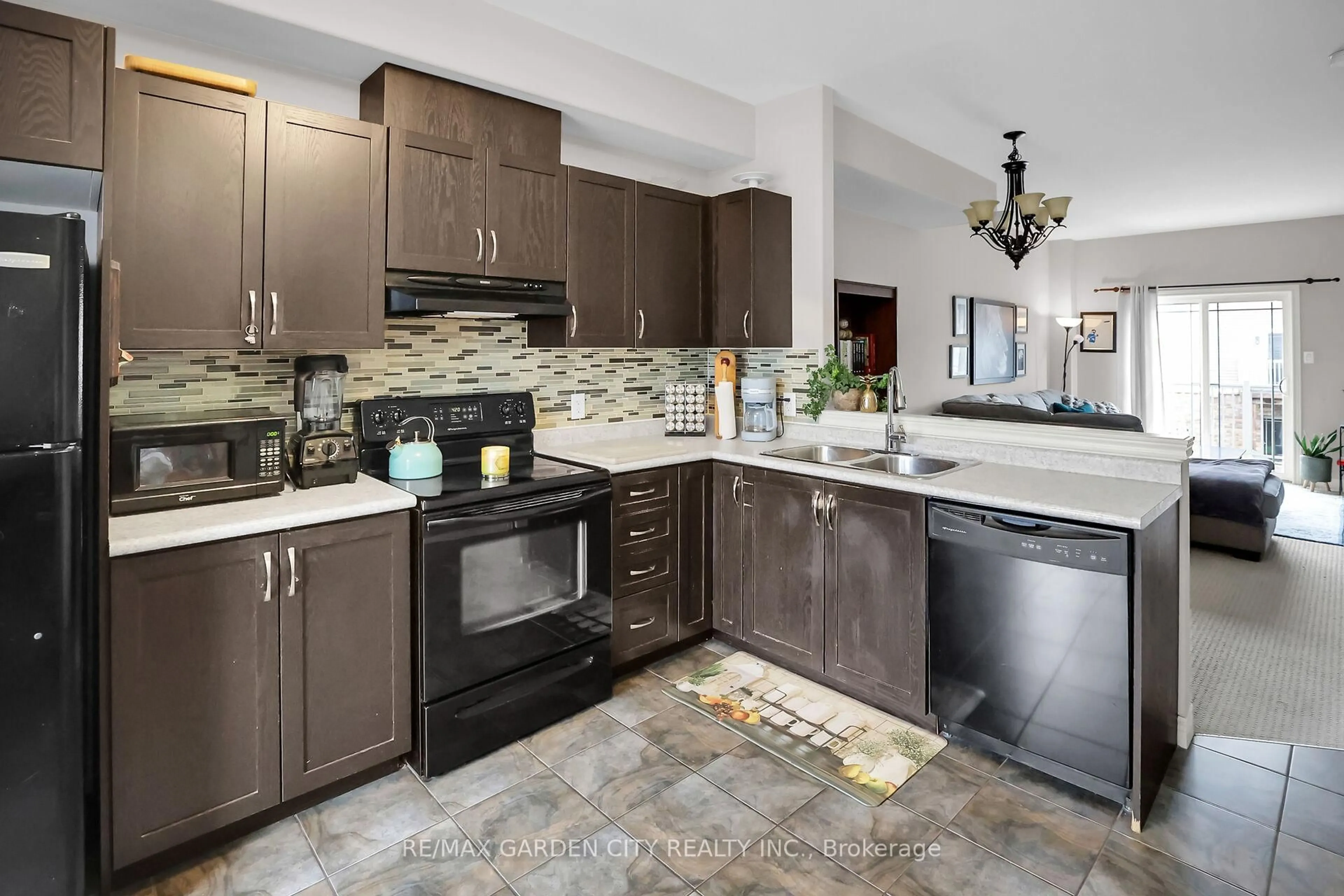 Open concept kitchen, ceramic/tile floor for 8 Hemlock Way #47, Grimsby Ontario L3M 0B5