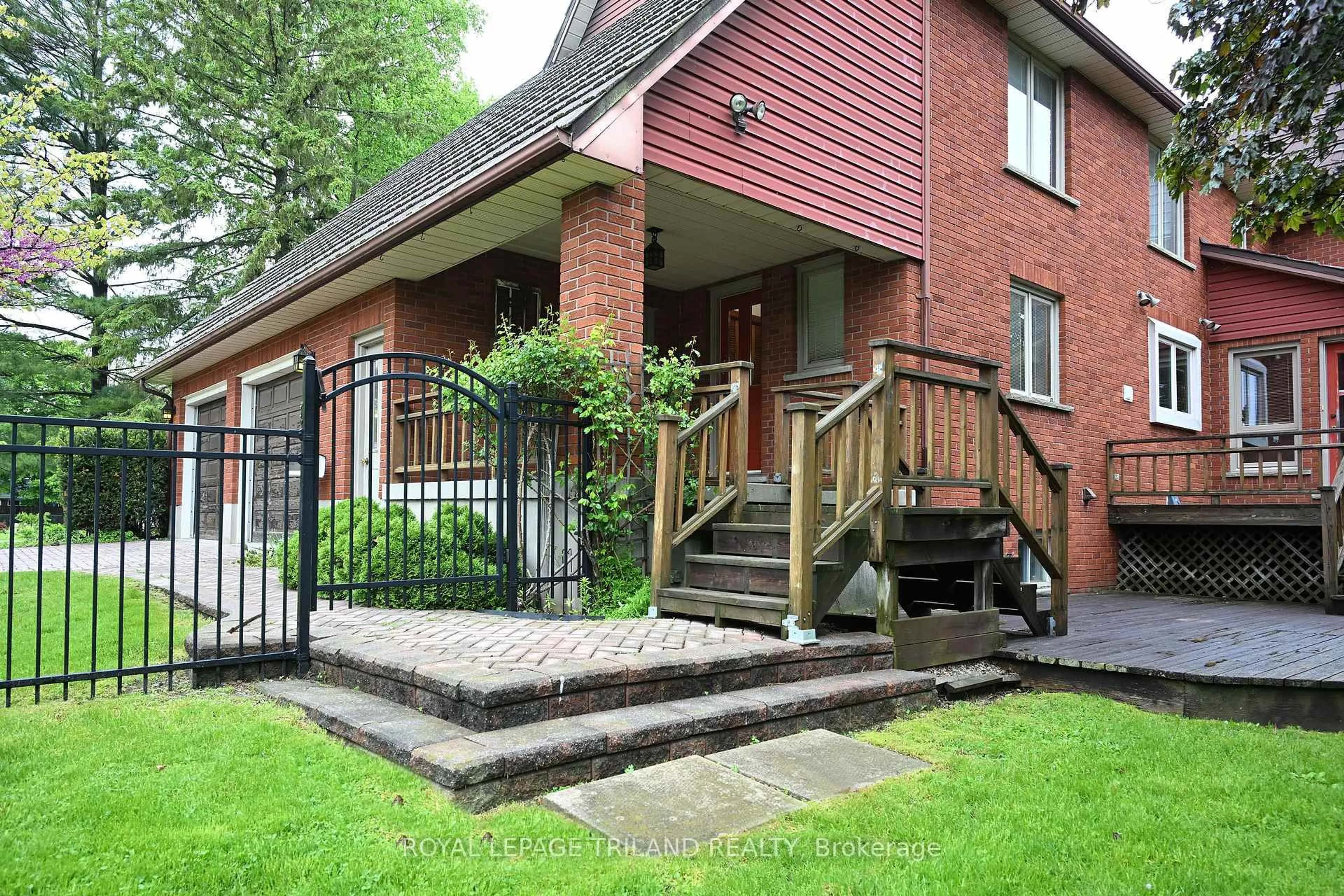 Patio, street for 6 Sifton St, Dutton/Dunwich Ontario N0L 2M0