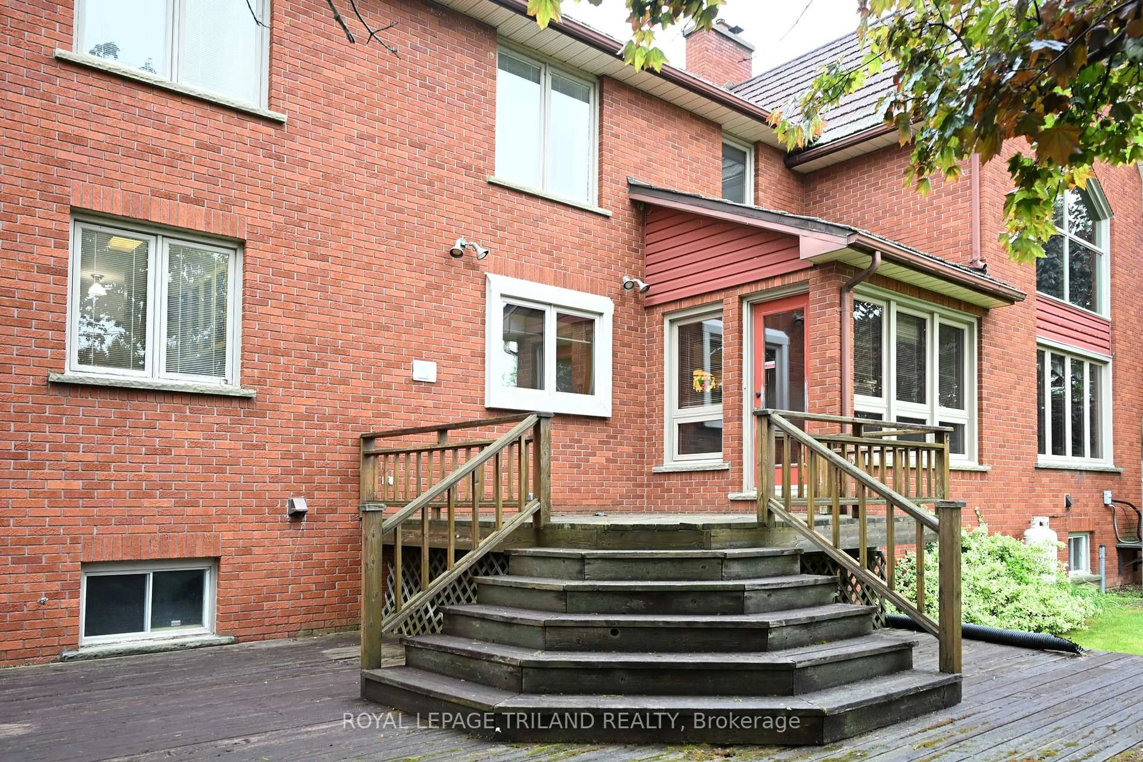 Patio, street for 6 Sifton St, Dutton/Dunwich Ontario N0L 2M0