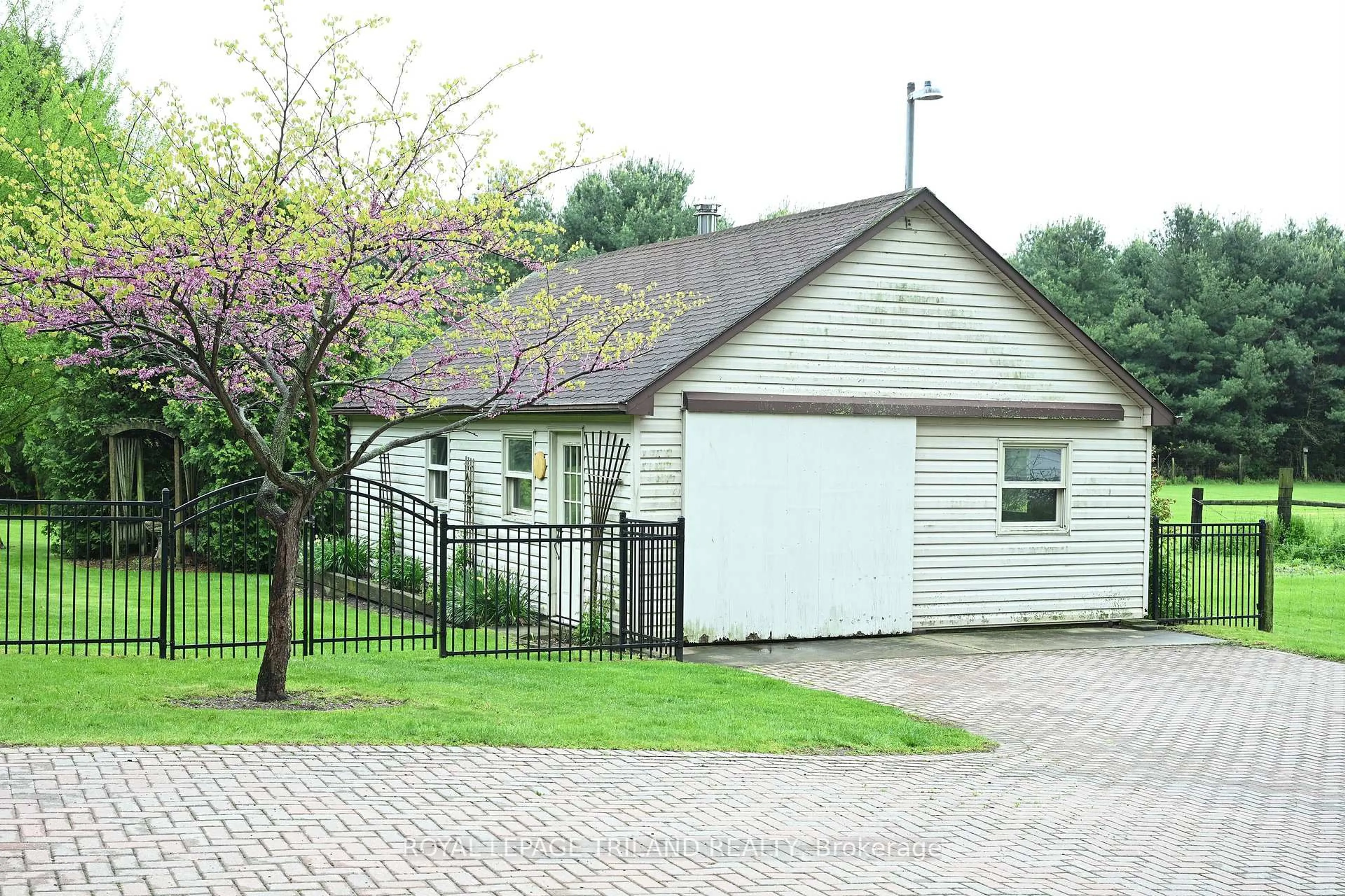 A pic from outside/outdoor area/front of a property/back of a property/a pic from drone, street for 6 Sifton St, Dutton/Dunwich Ontario N0L 2M0