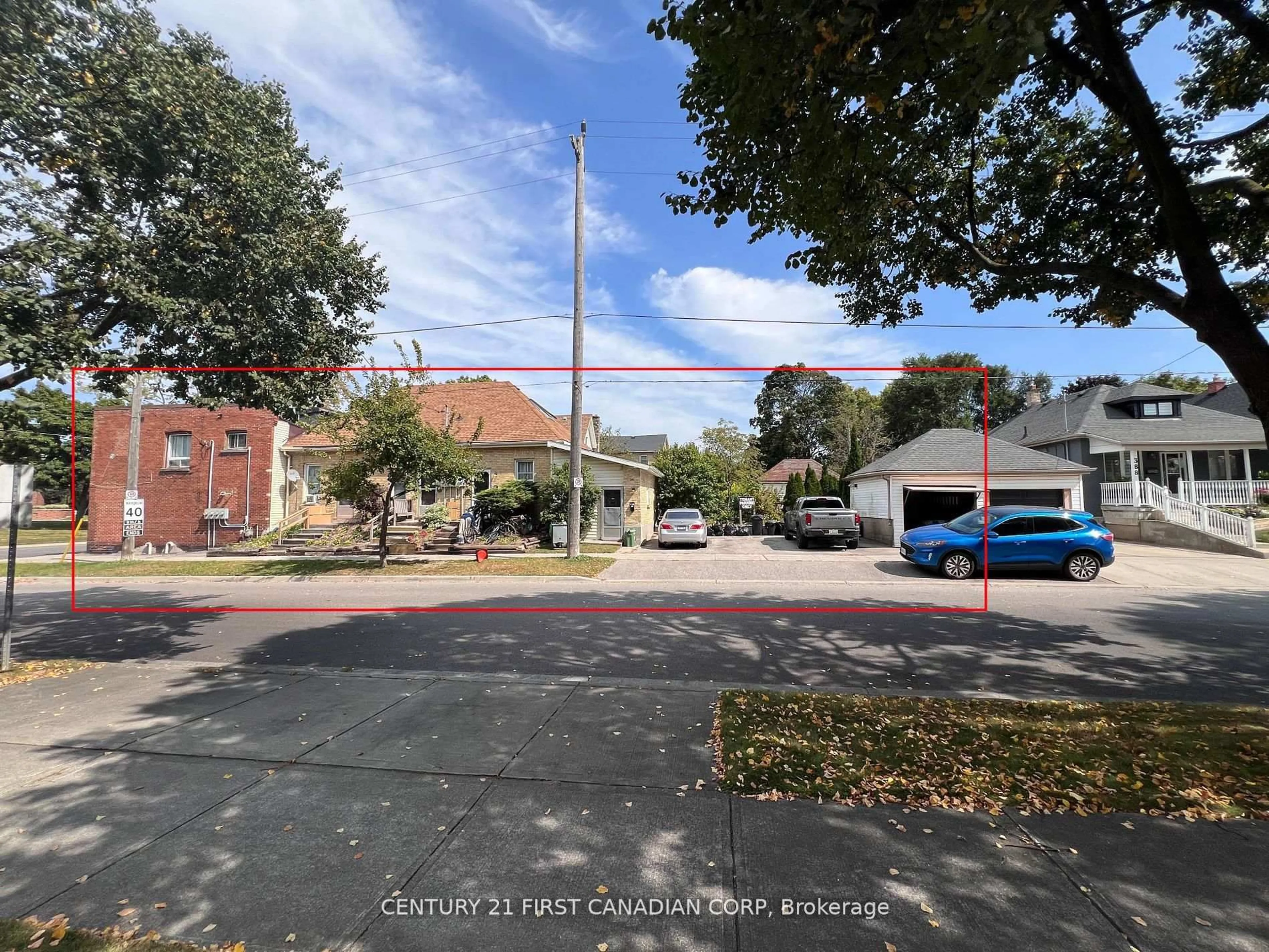A pic from outside/outdoor area/front of a property/back of a property/a pic from drone, street for 1267 Dundas St, London East Ontario N5W 3B3