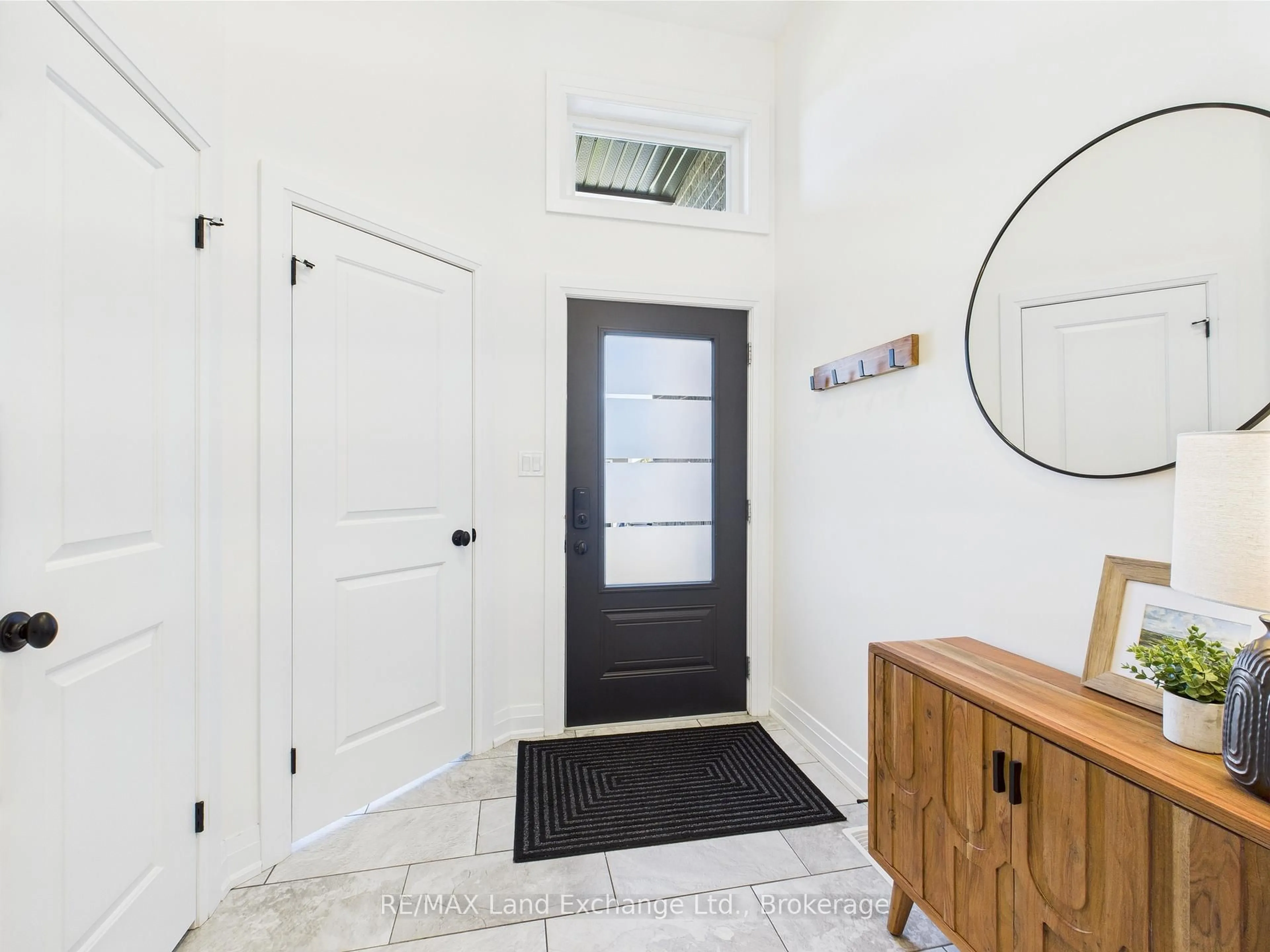 Indoor entryway for 107 Third St, Brockton Ontario N0G 2V0