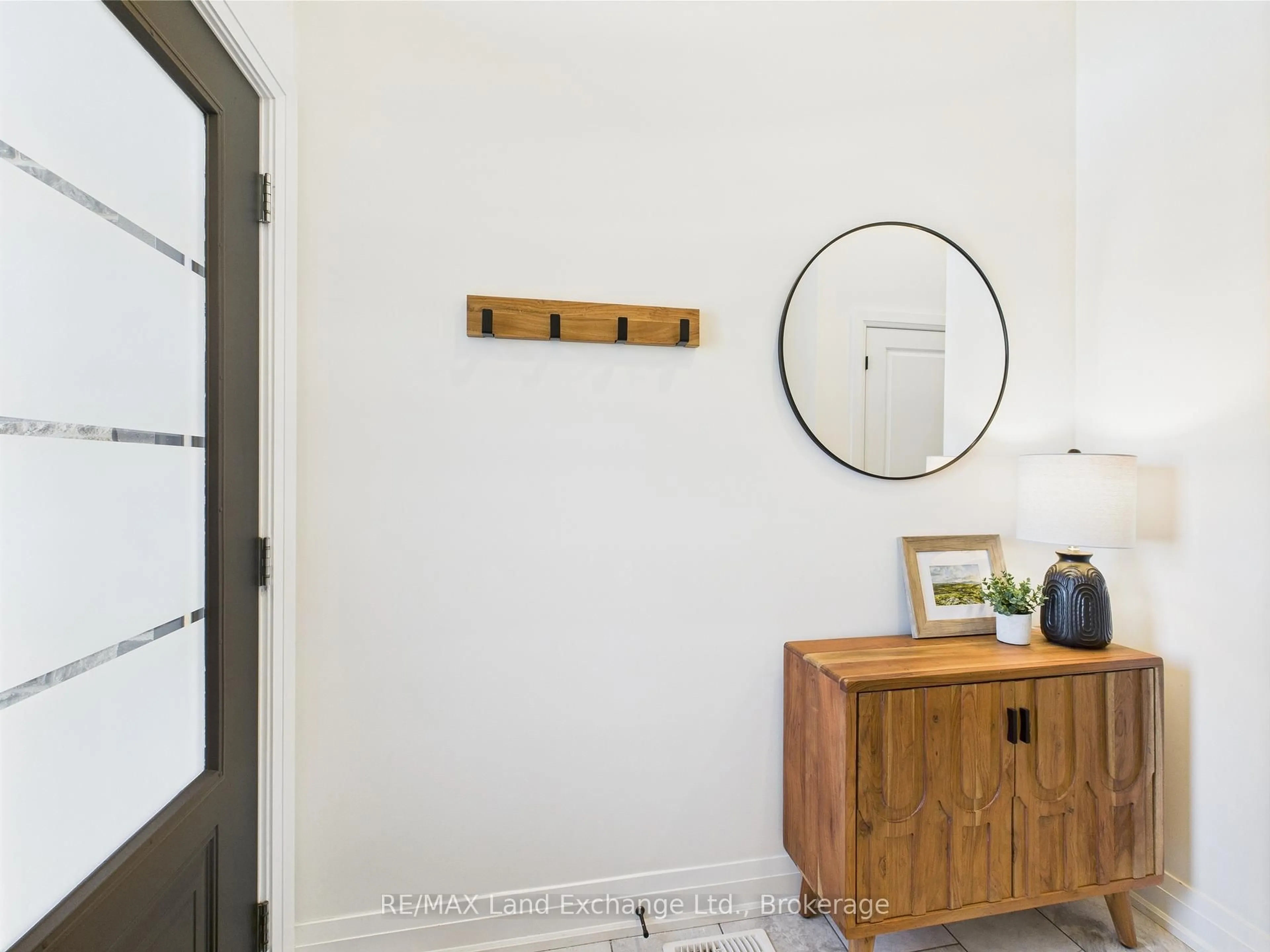 Indoor entryway for 107 Third St, Brockton Ontario N0G 2V0