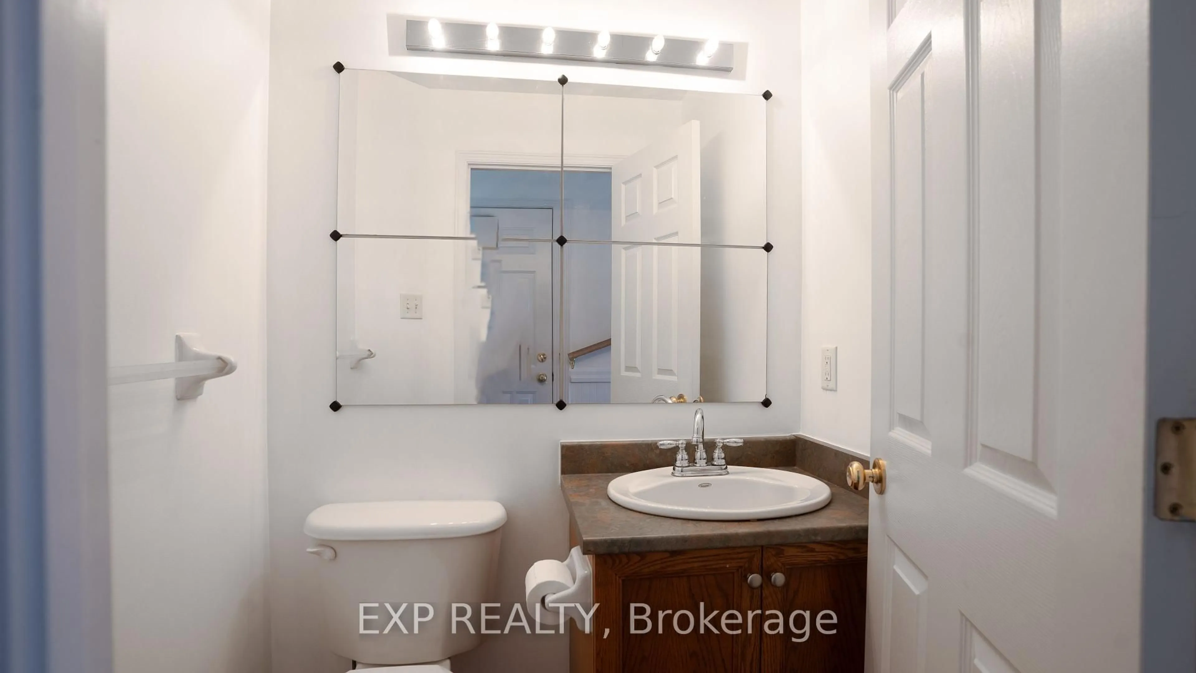 Standard bathroom, ceramic/tile floor for 1640 Trenholm Lane, Ottawa Ontario K4A 4B4