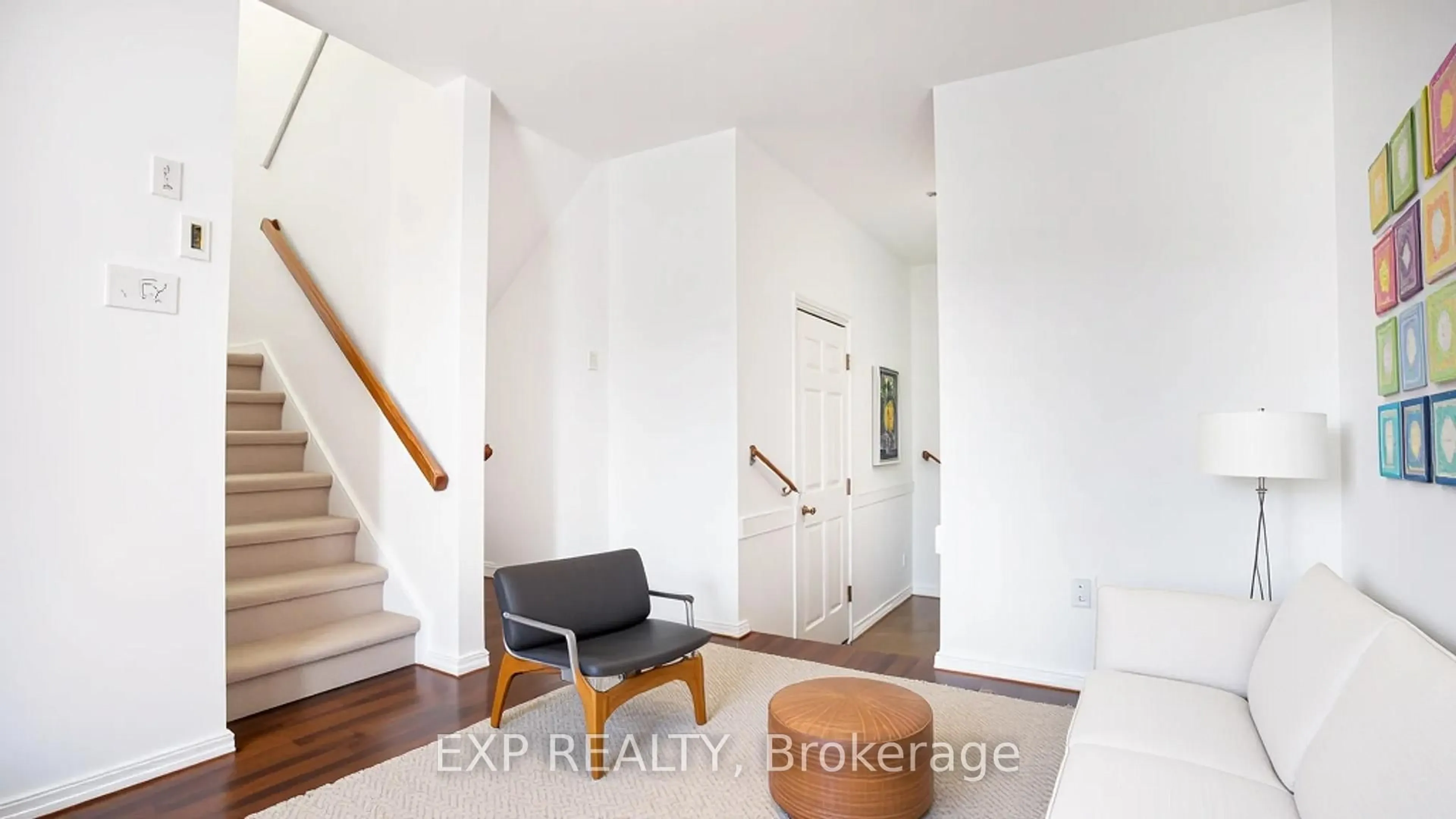 Indoor entryway for 1640 Trenholm Lane, Ottawa Ontario K4A 4B4