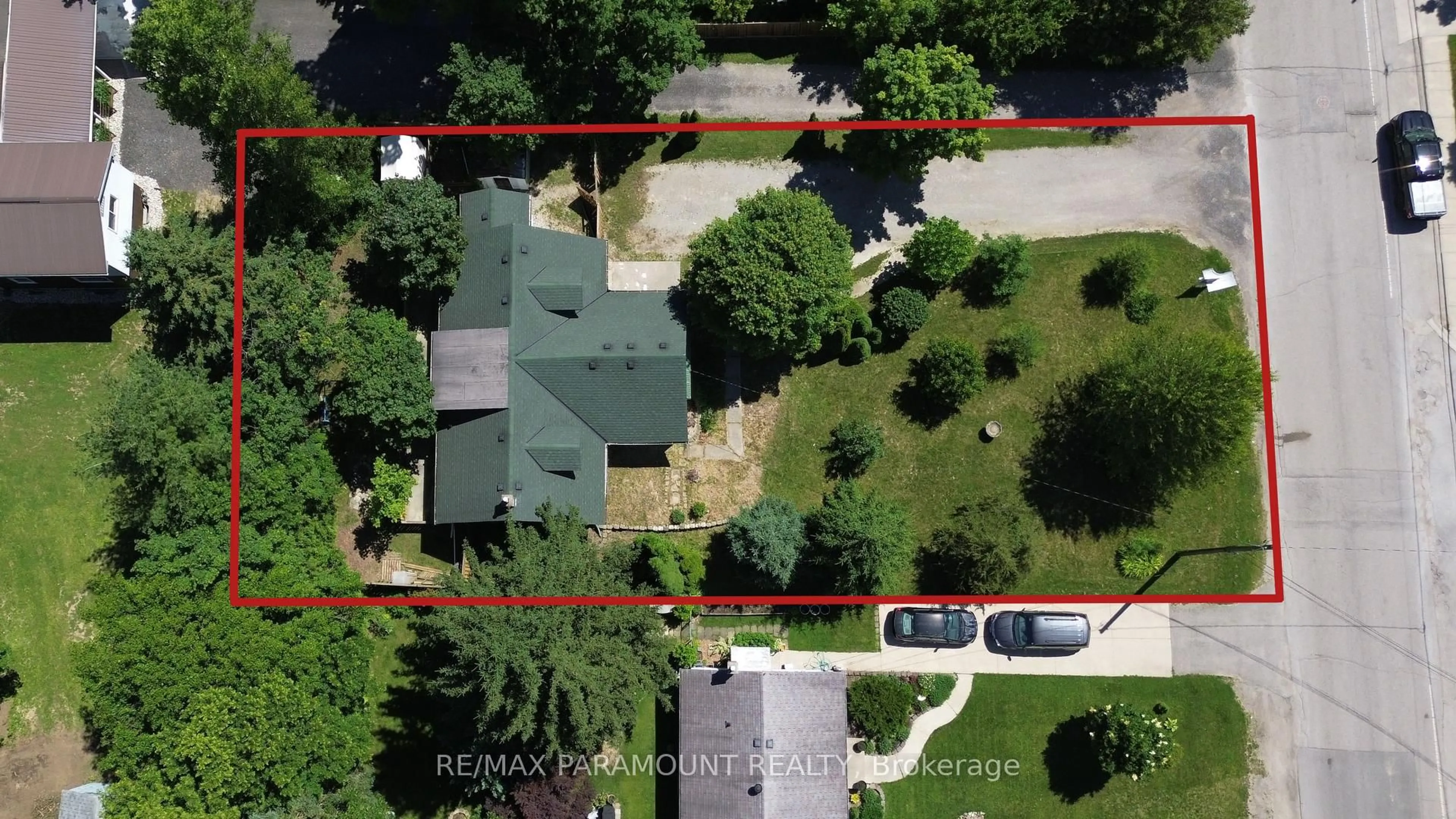 A pic from outside/outdoor area/front of a property/back of a property/a pic from drone, street for 1778 Parkhurst Ave, London East Ontario N5V 2C3