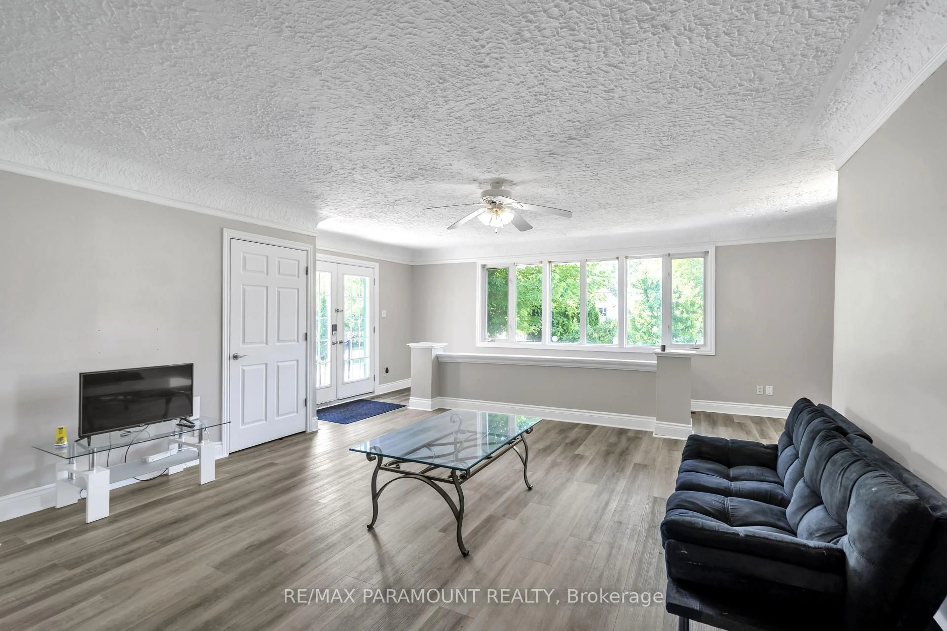 Living room with furniture, unknown for 1778 Parkhurst Ave, London East Ontario N5V 2C3