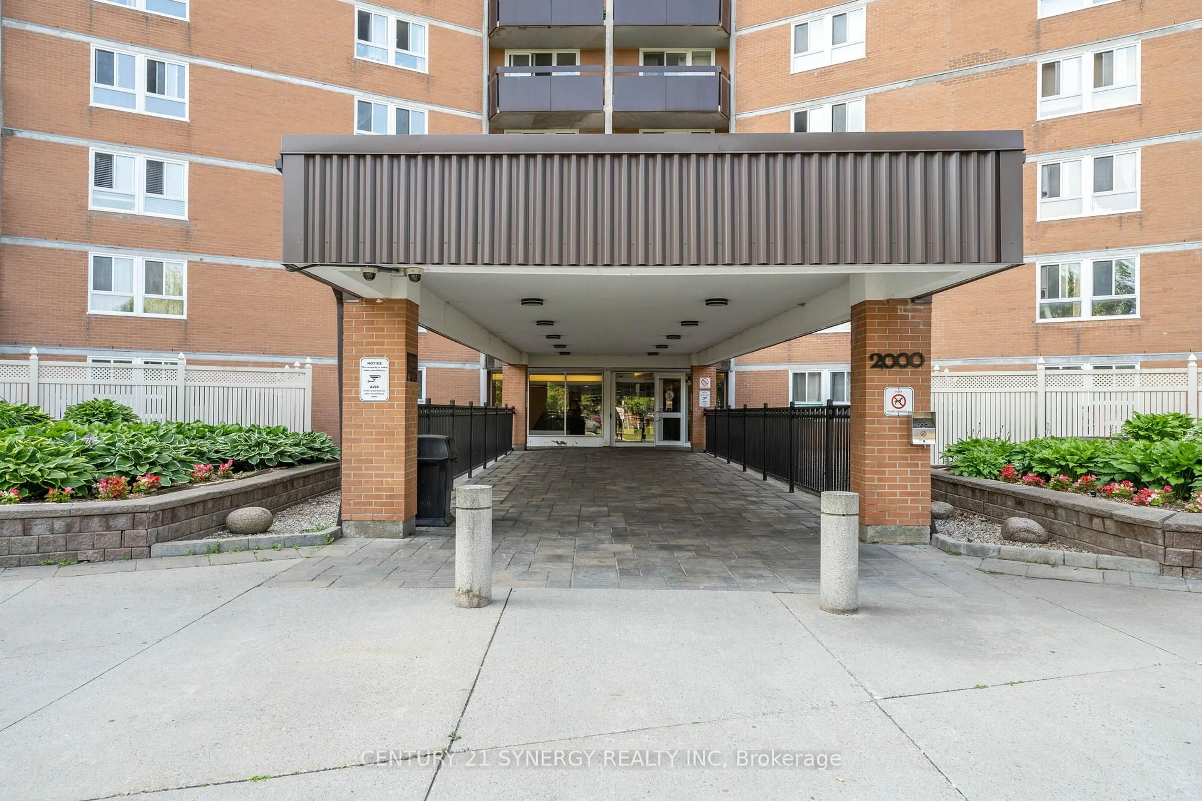 Indoor foyer for 2000 JASMINE Cres #718, Ottawa Ontario K1J 8K4