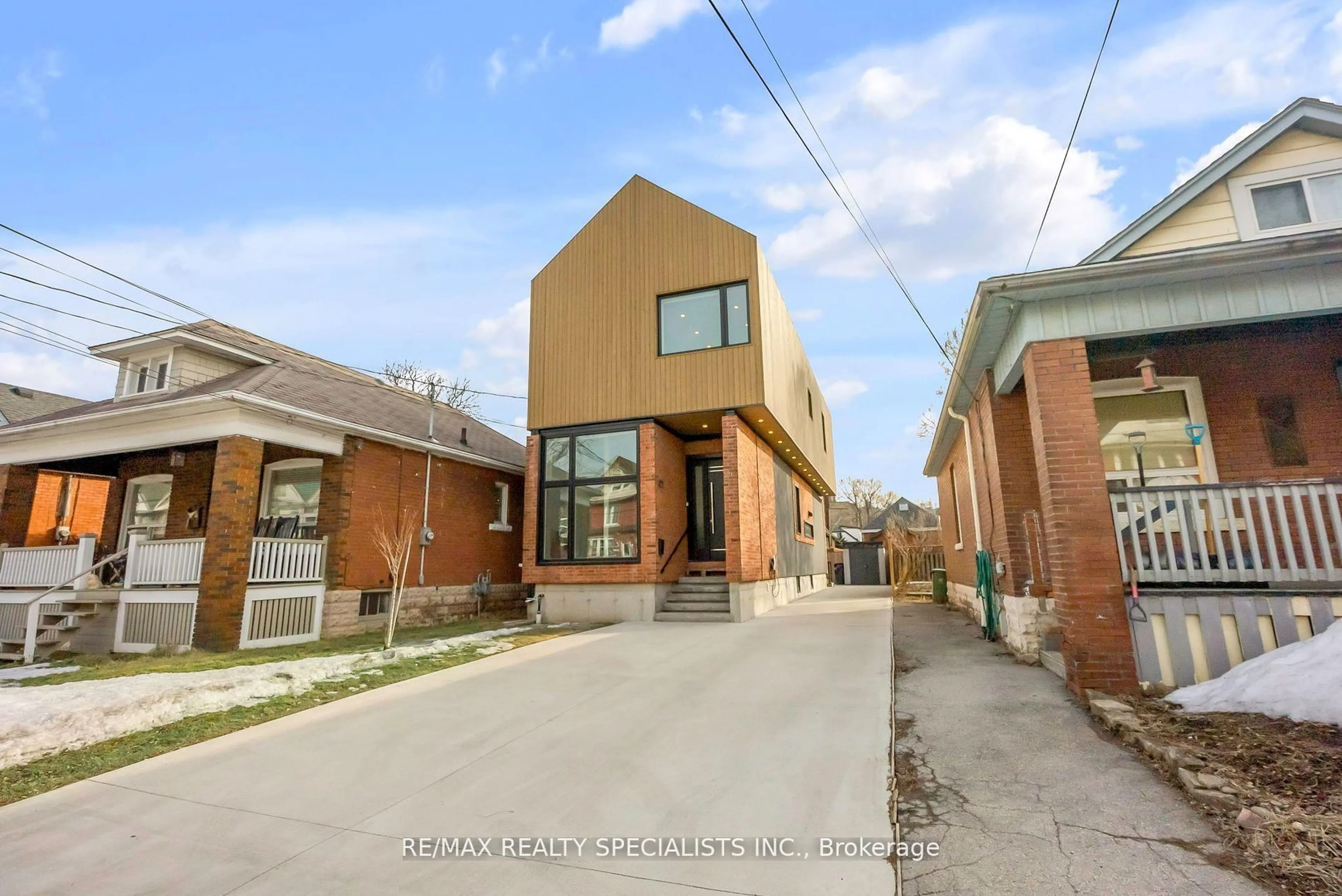 Home with brick exterior material, street for 435 Herkimer St, Hamilton Ontario L8P 2J4
