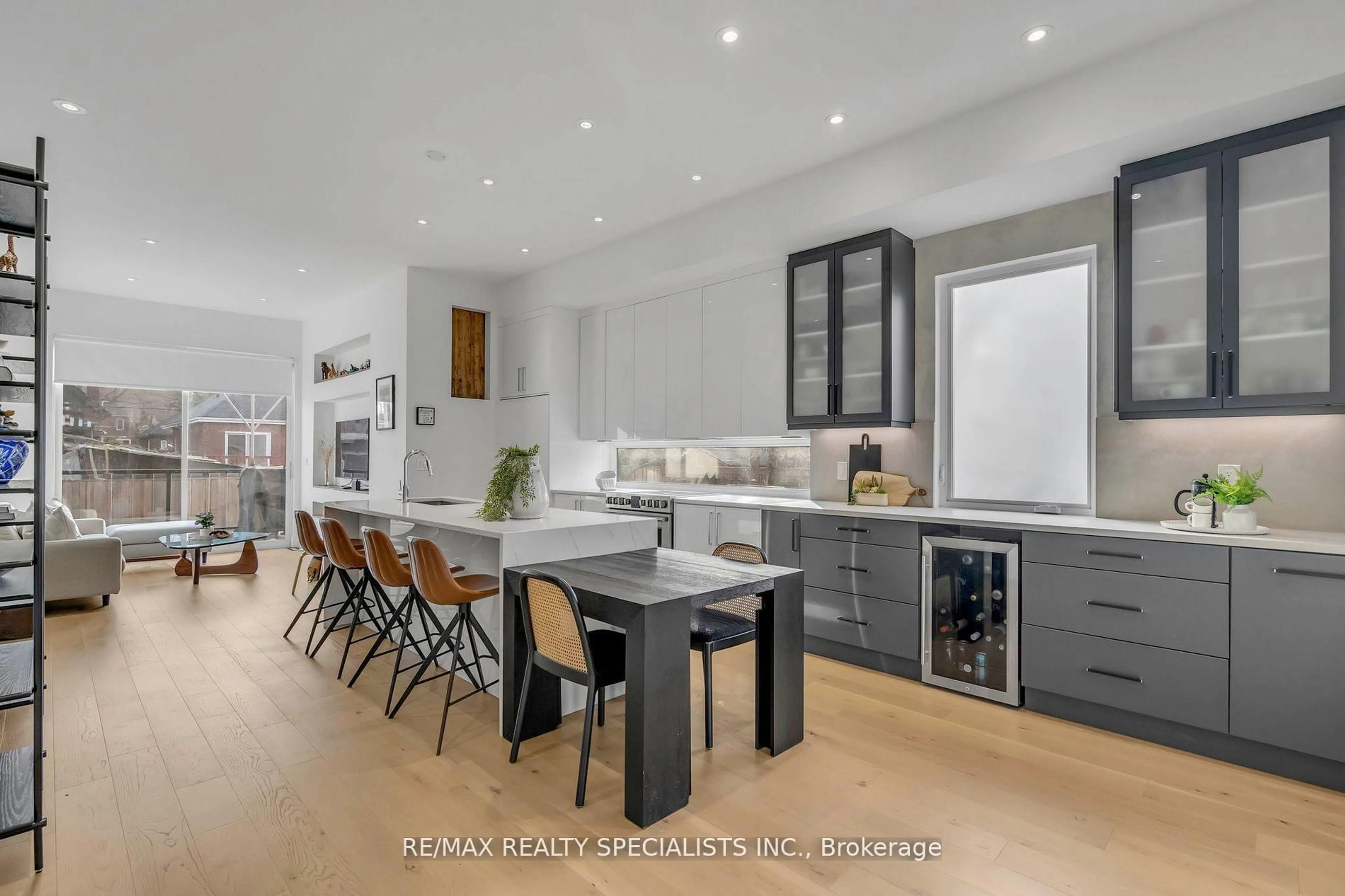 Open concept kitchen, unknown for 435 Herkimer St, Hamilton Ontario L8P 2J4