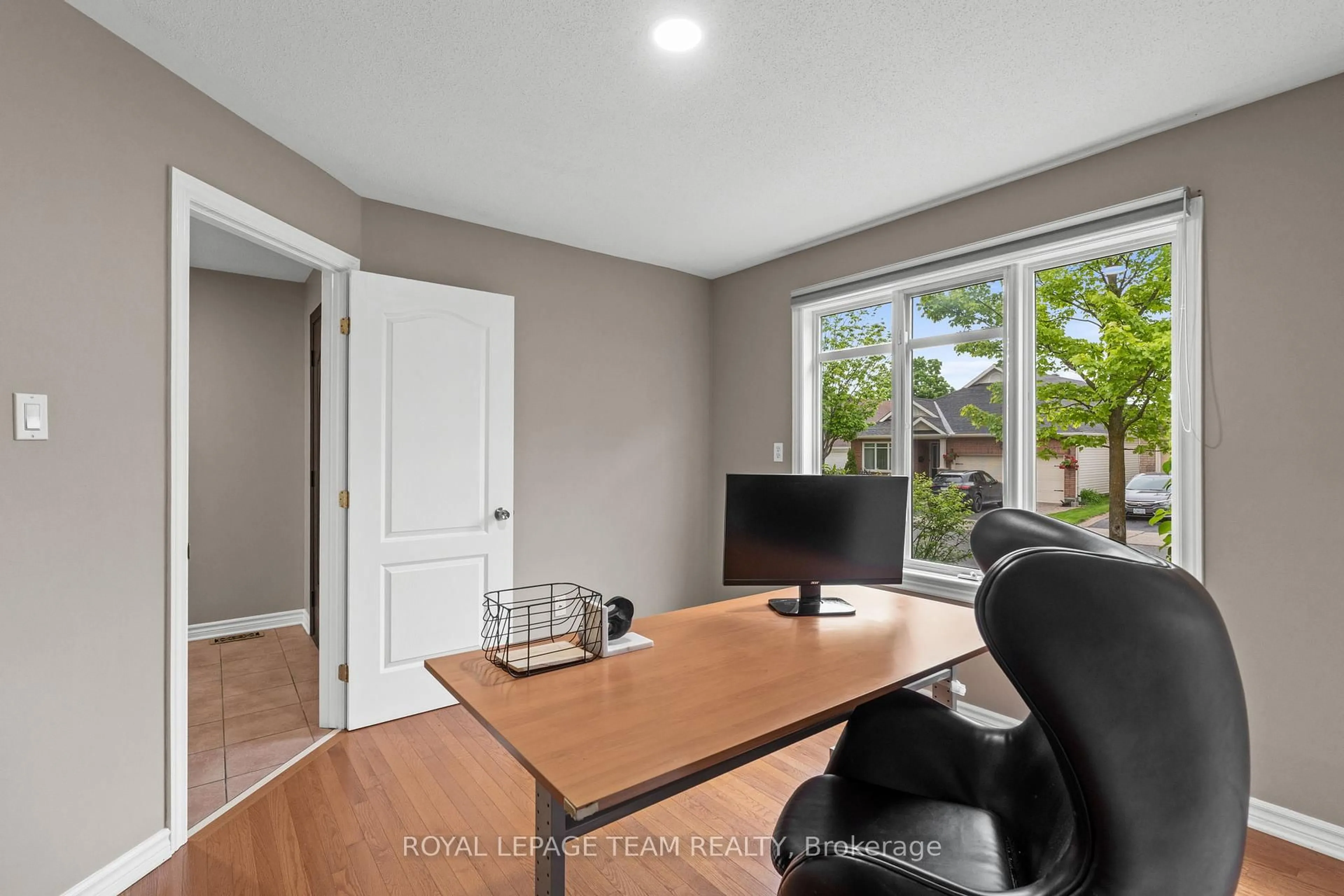 A pic of a room for 39 FIELDCREST Ave, Ottawa Ontario K2J 4Y8