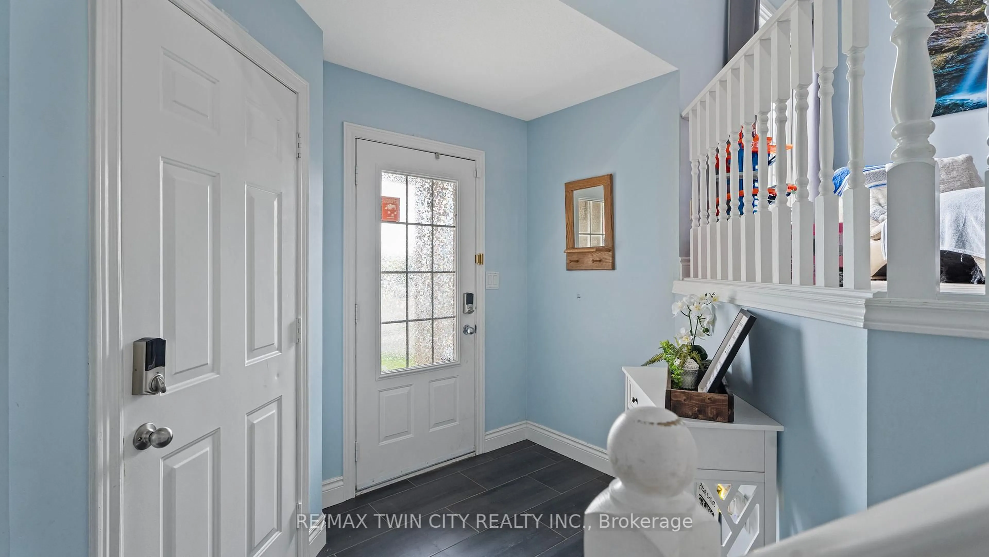 Indoor entryway for 47 Brewster Way, Brantford Ontario N3T 6N4