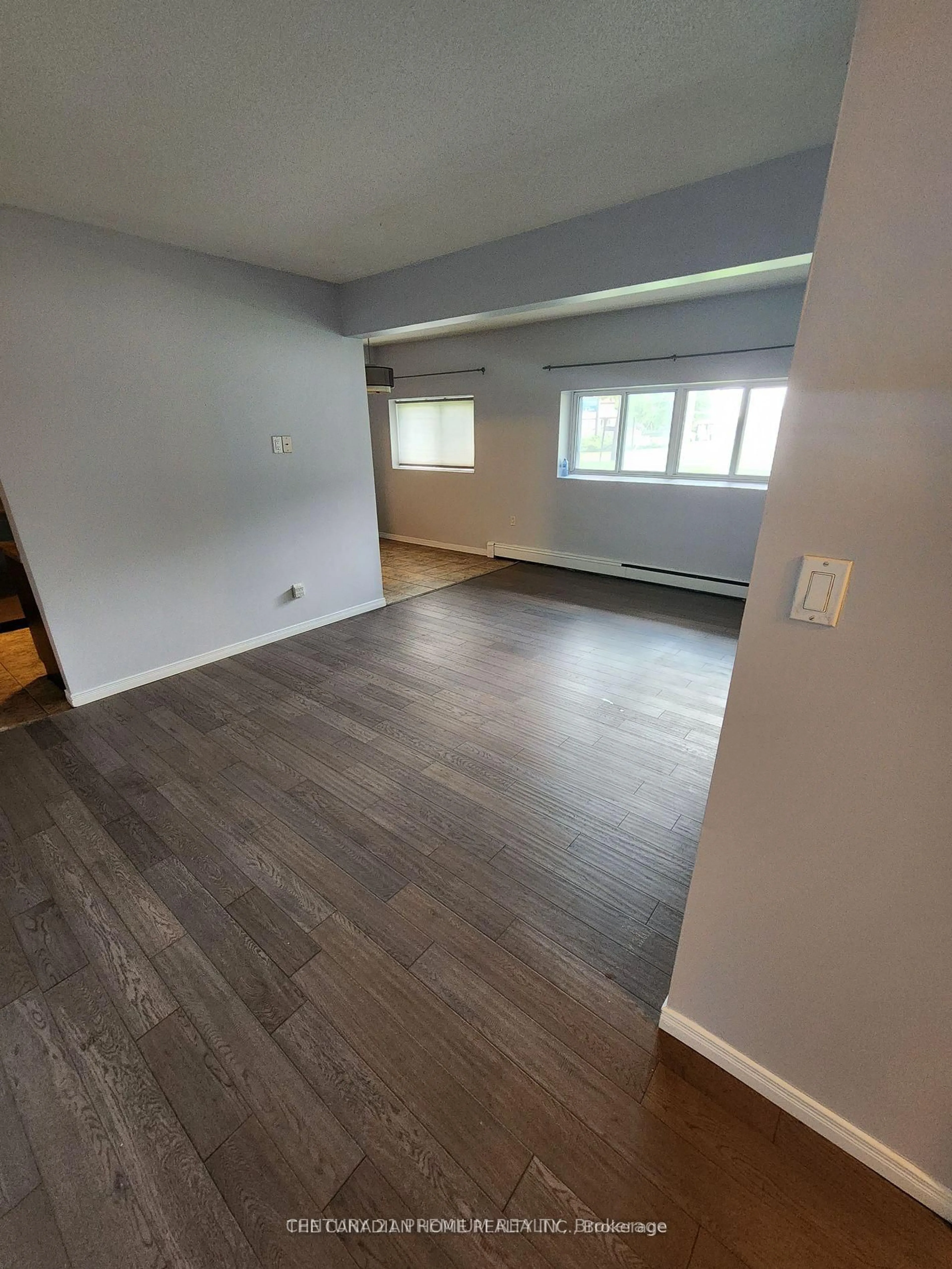 A pic of a room for 283 Fairway Rd, Kitchener Ontario N2A 2P1