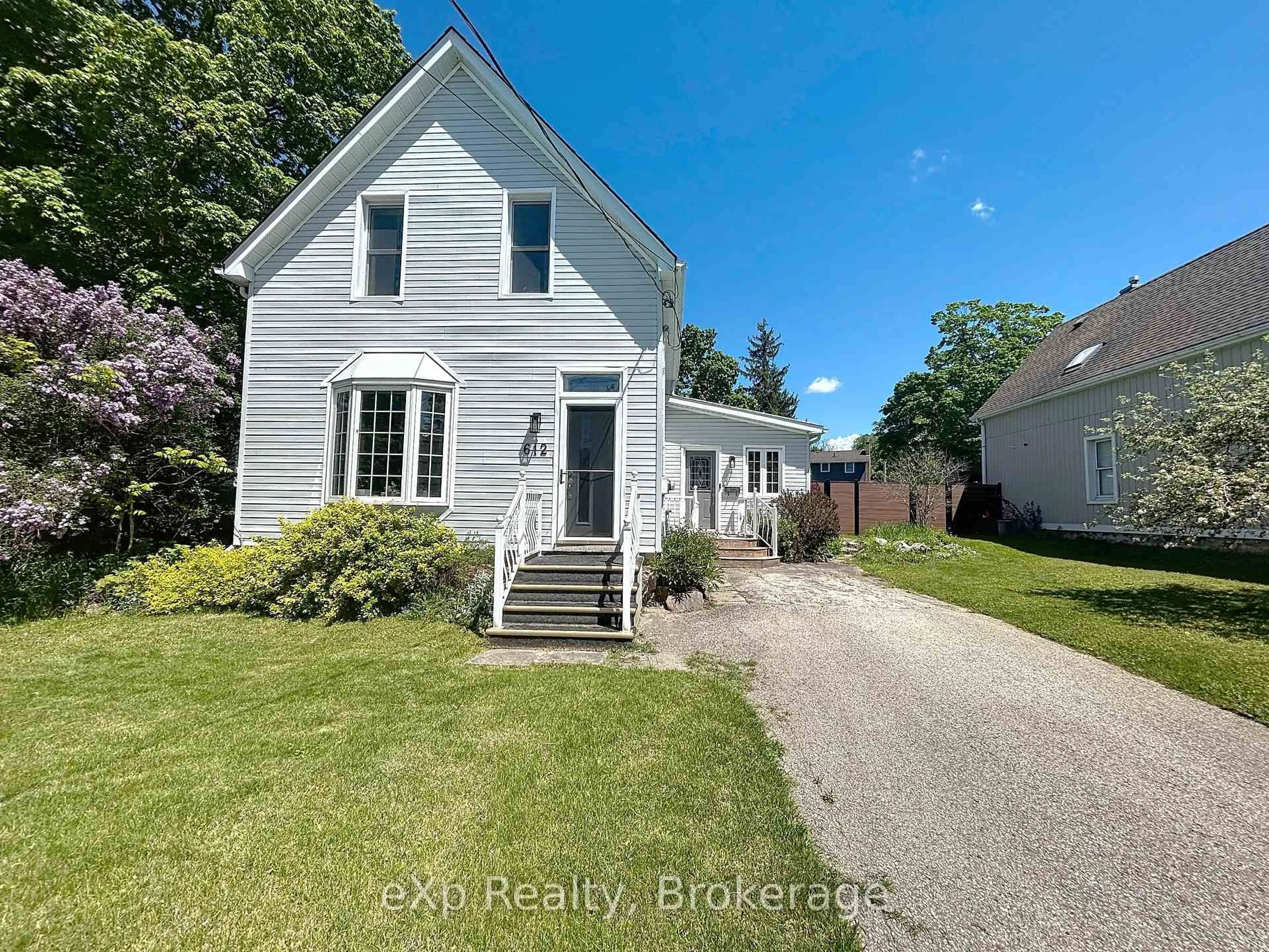 A pic from outside/outdoor area/front of a property/back of a property/a pic from drone, street for 612 Yonge Street South St, Brockton Ontario N0G 2V0
