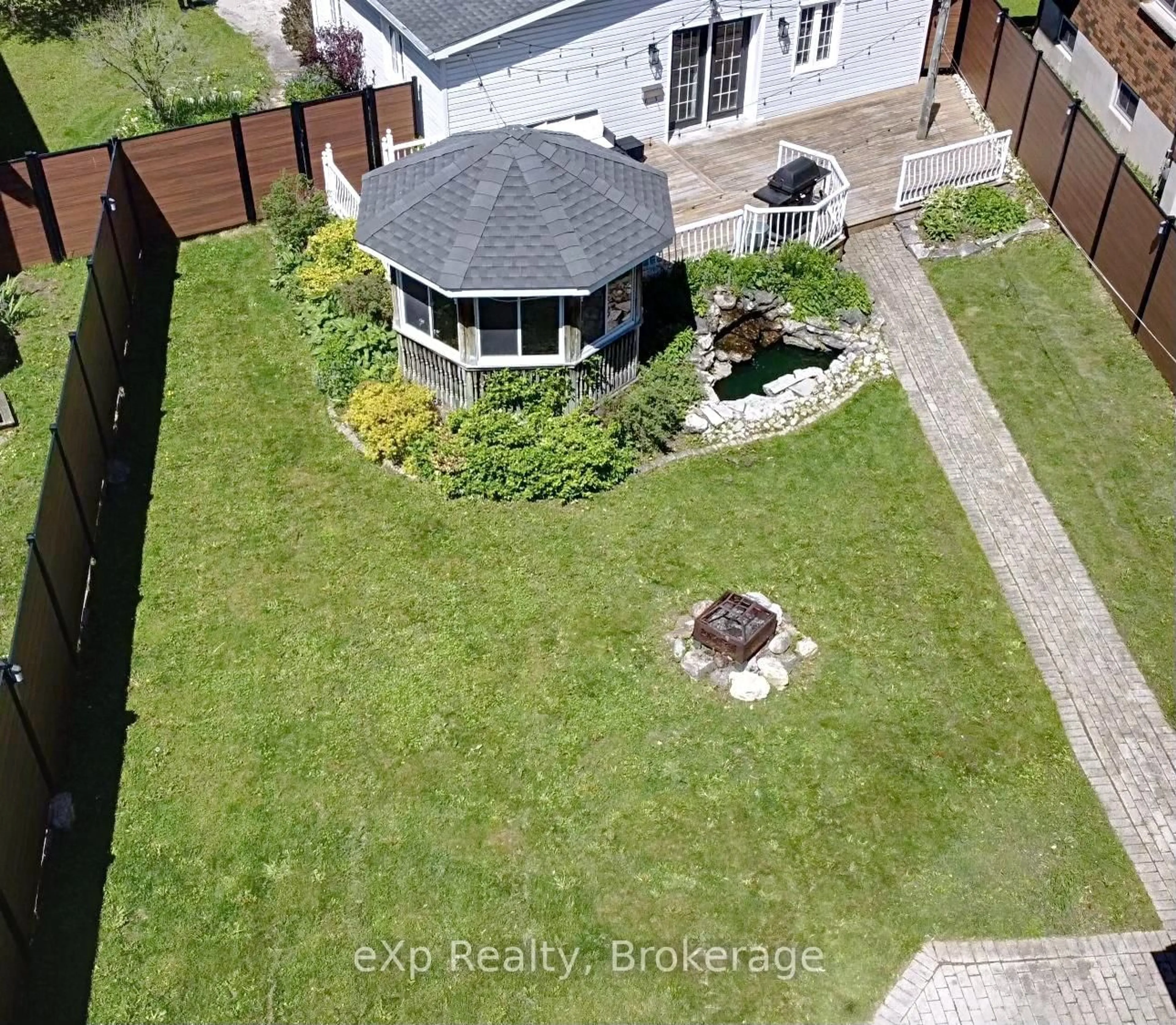 A pic from outside/outdoor area/front of a property/back of a property/a pic from drone, unknown for 612 Yonge Street South St, Brockton Ontario N0G 2V0