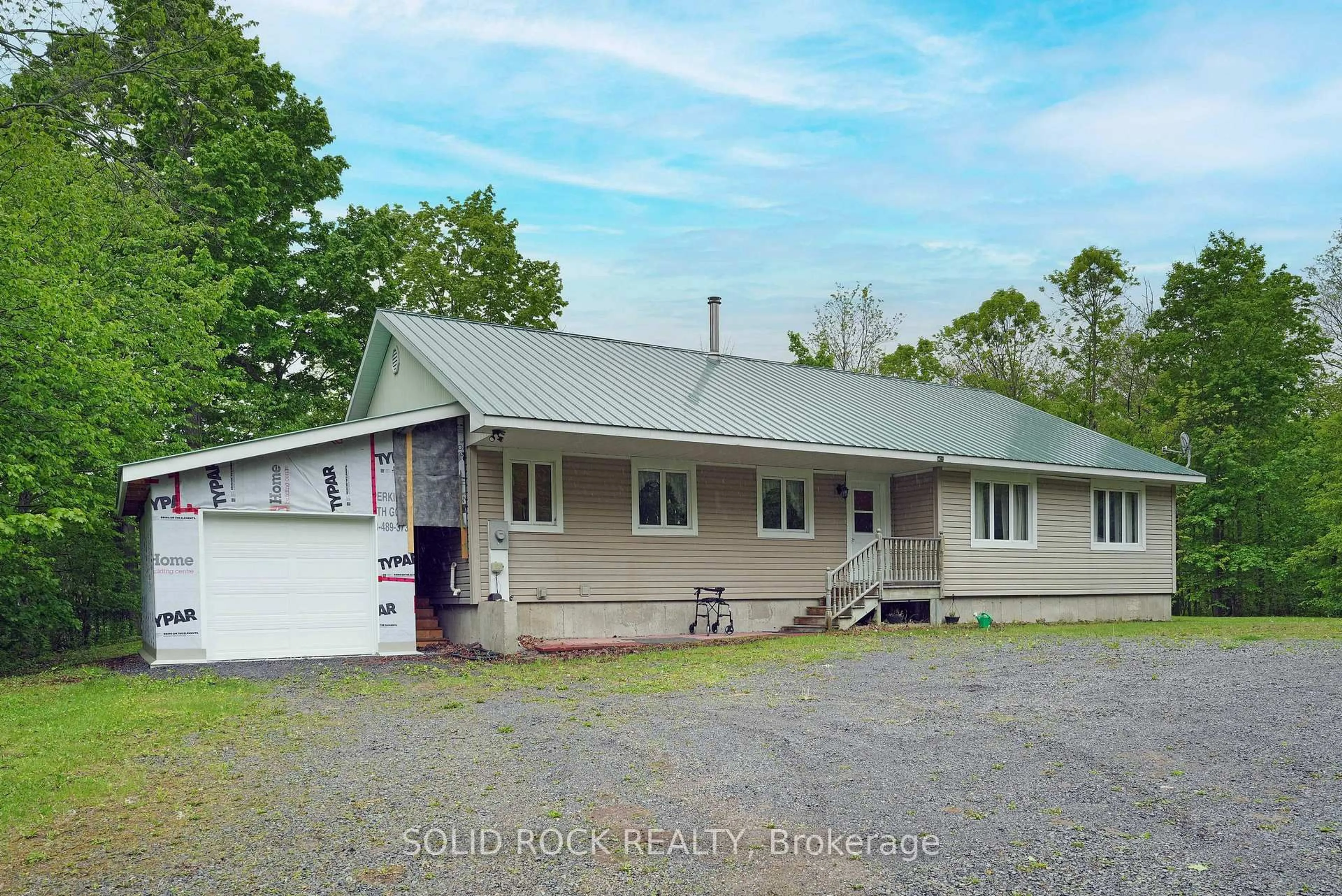 A pic from outside/outdoor area/front of a property/back of a property/a pic from drone, building for 7725 Lawrence St, Vernon Ontario K0A 3J0