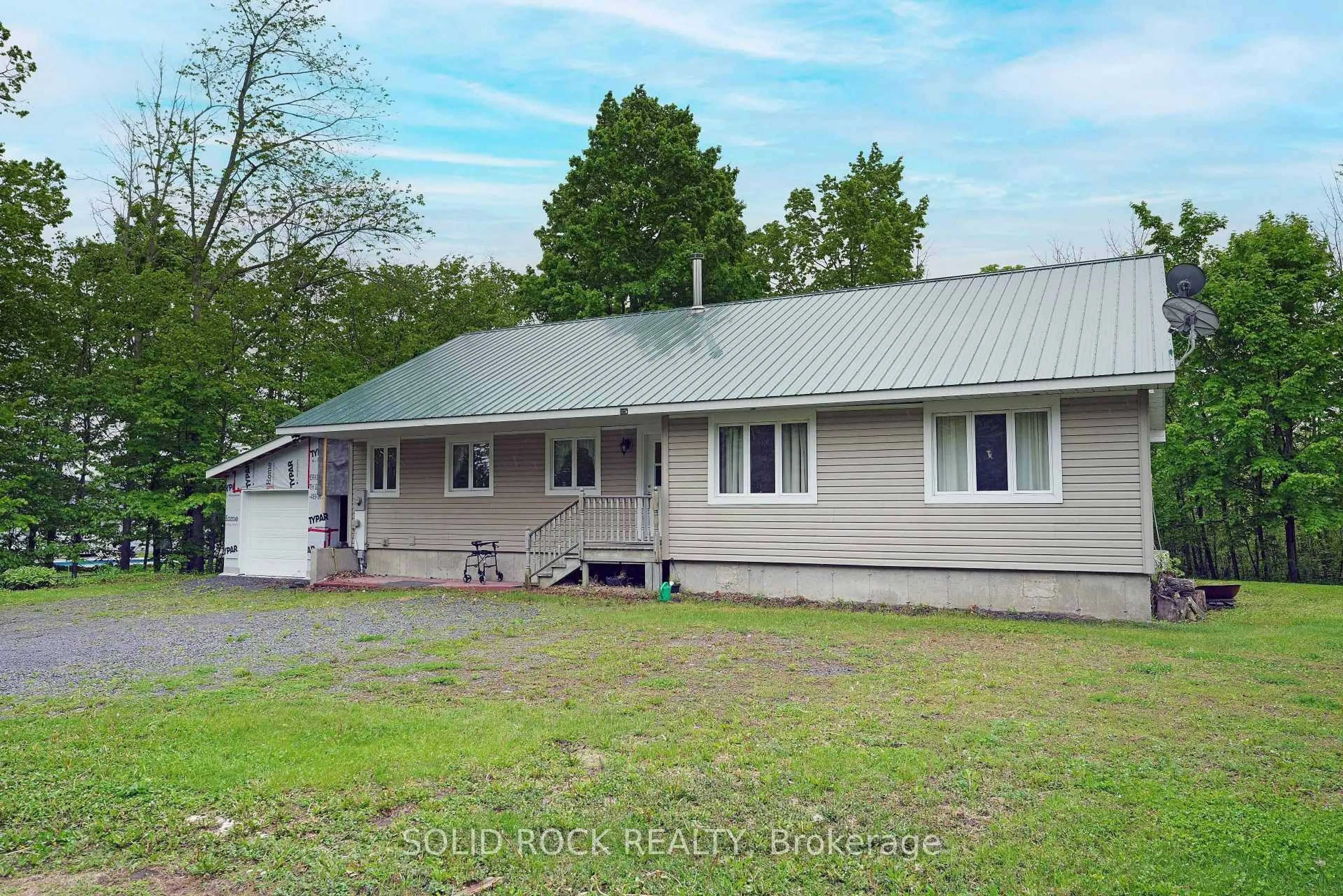 A pic from outside/outdoor area/front of a property/back of a property/a pic from drone, building for 7725 Lawrence St, Vernon Ontario K0A 3J0