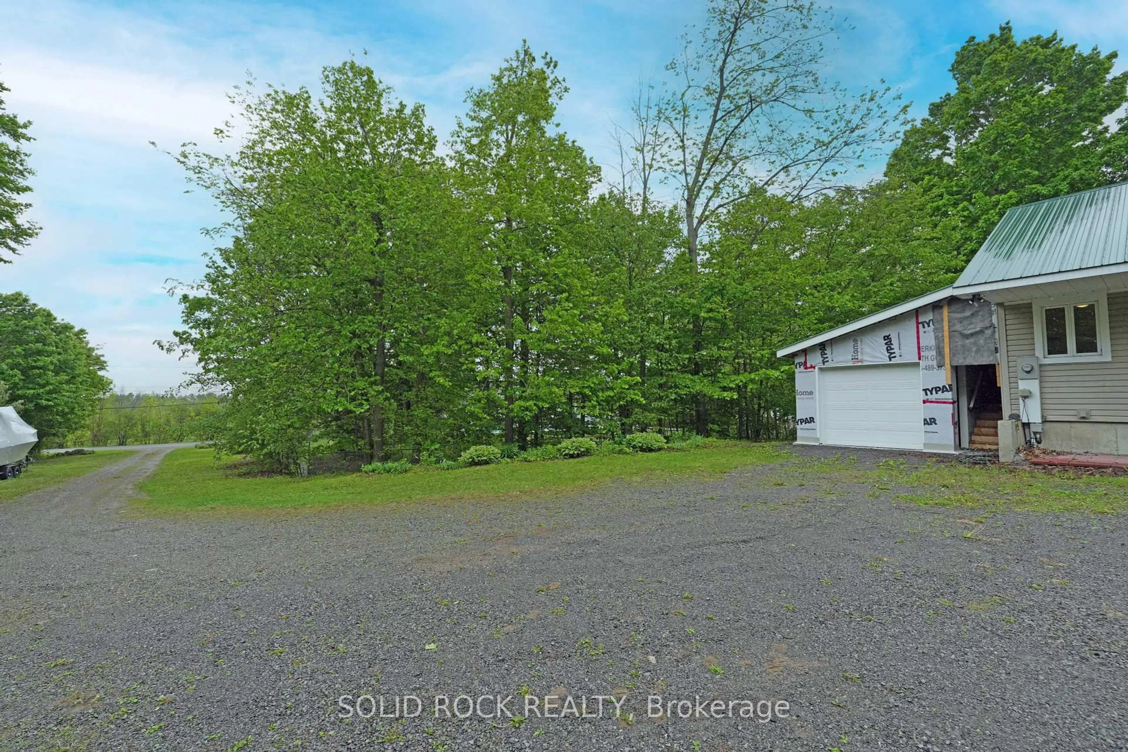 A pic from outside/outdoor area/front of a property/back of a property/a pic from drone, unknown for 7725 Lawrence St, Vernon Ontario K0A 3J0