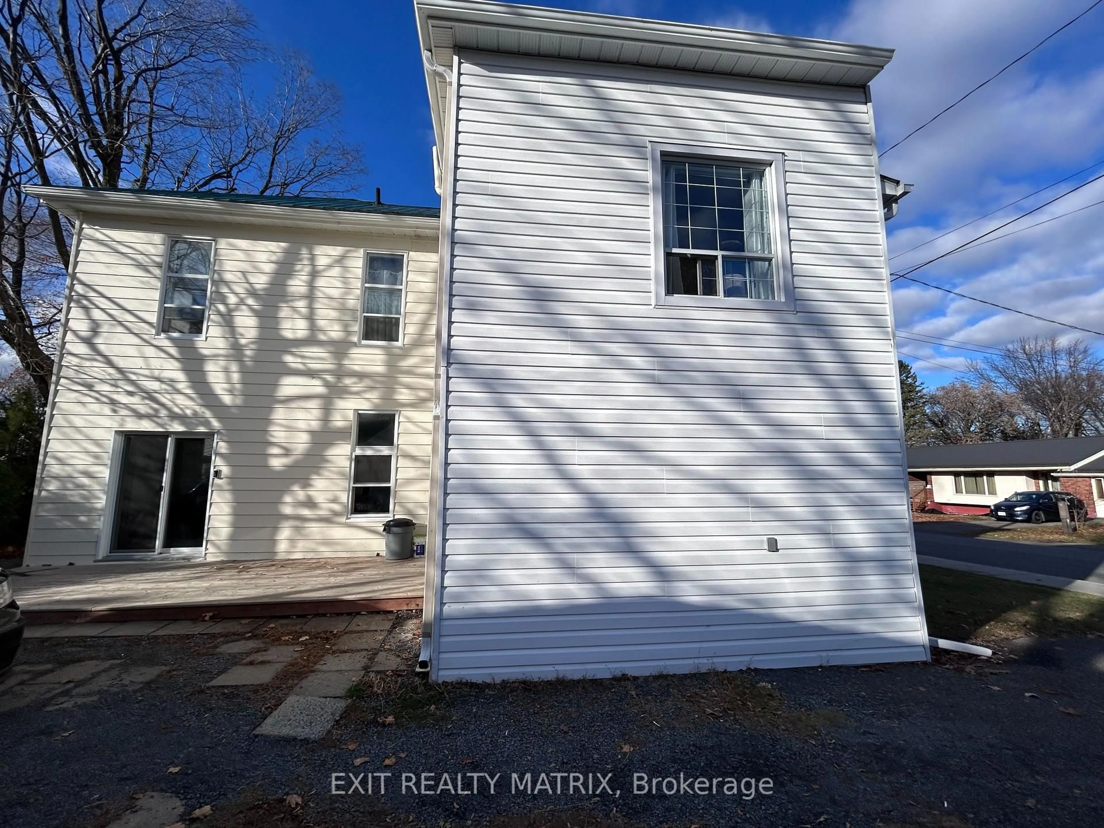 Home with vinyl exterior material, street for 118 Centre St St, North Glengarry Ontario K0C 1A0