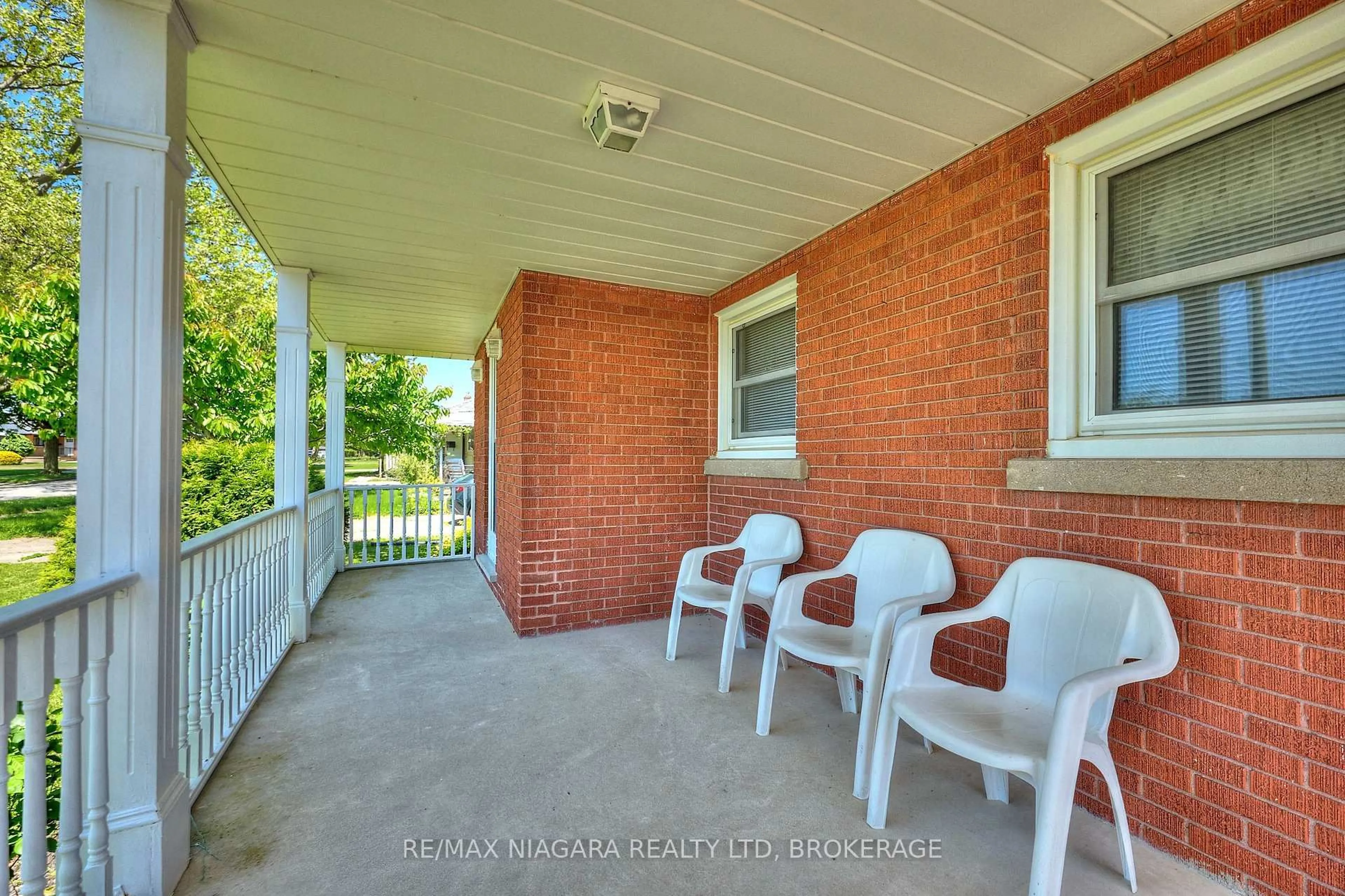 Patio, street for 6 Munro St, Thorold Ontario L2V 2V8