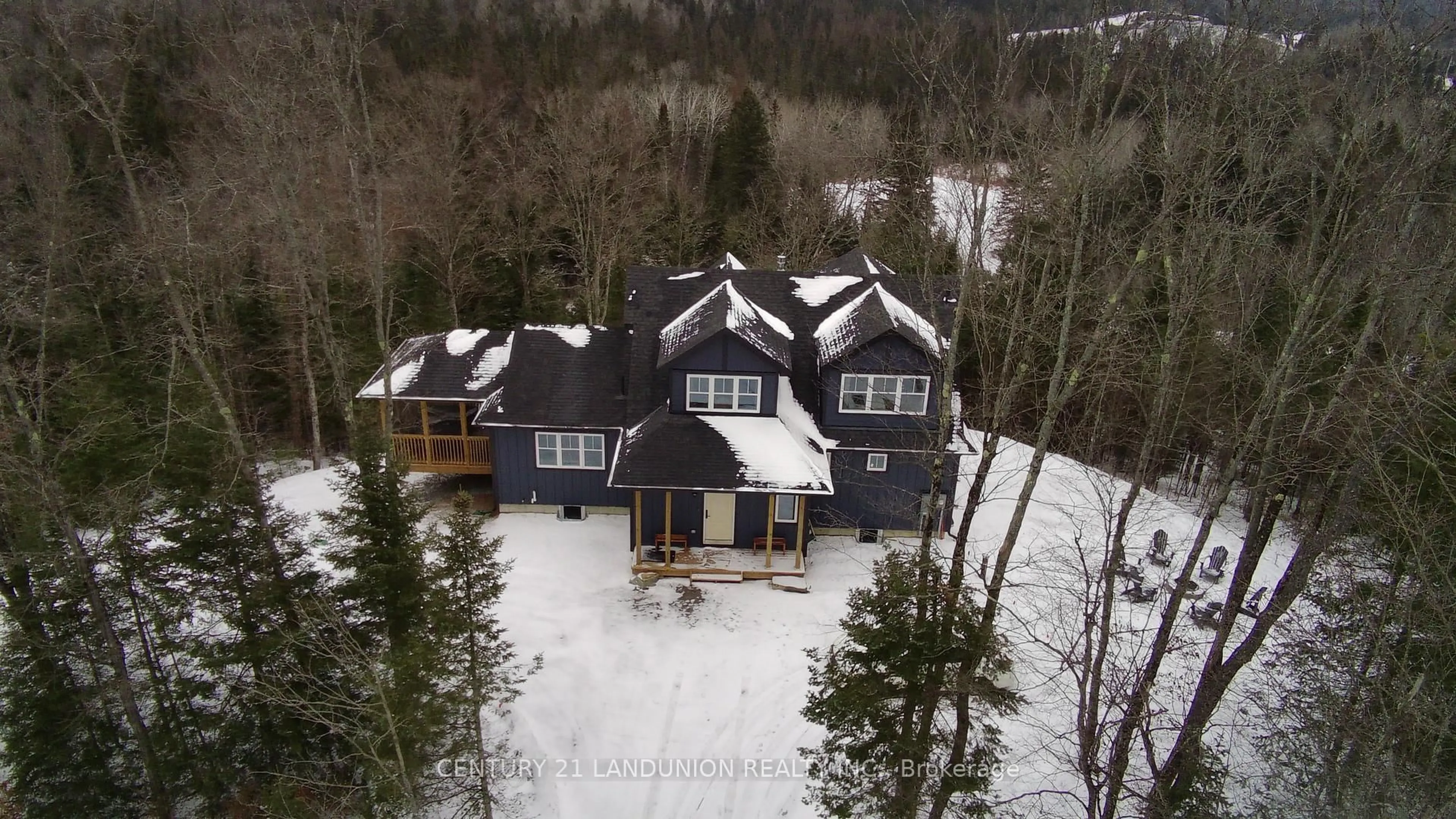 A pic from outside/outdoor area/front of a property/back of a property/a pic from drone, mountain view for 1014 Ridgeline Dr #21, Lake of Bays Ontario P1H 0K1