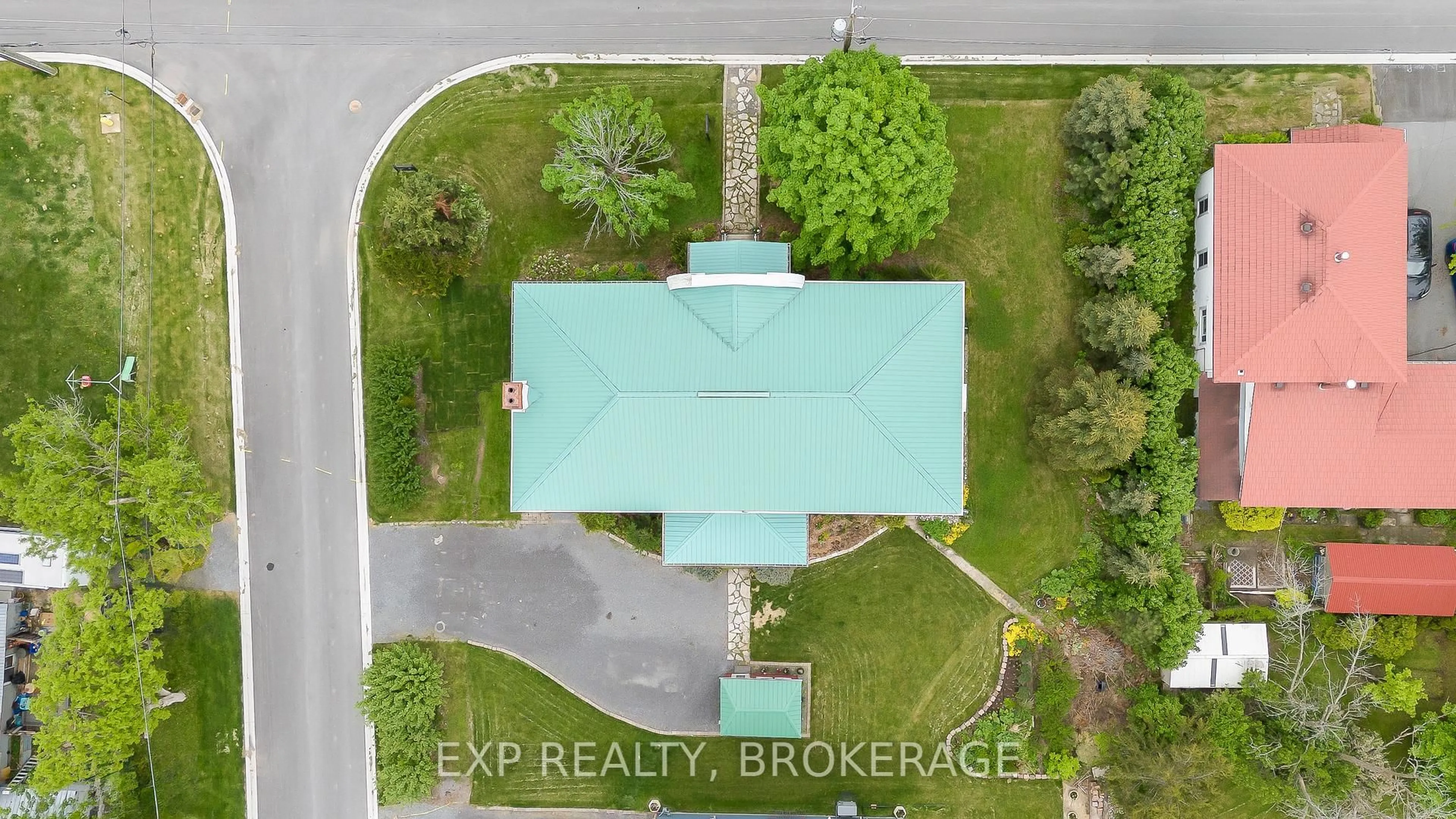 A pic from outside/outdoor area/front of a property/back of a property/a pic from drone, building for 11 CROSS St, Bissett Creek Ontario K0H 2H0