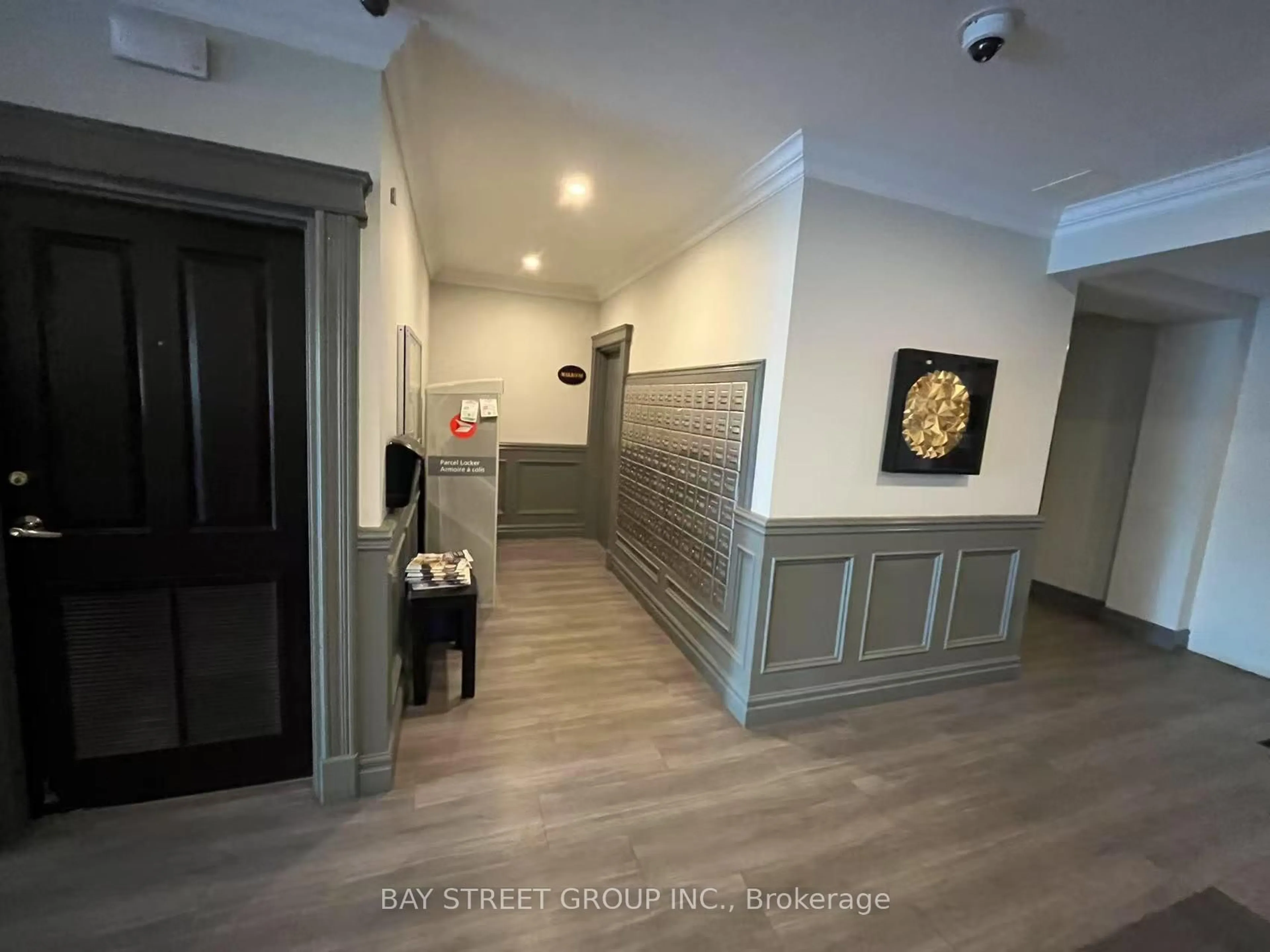 Indoor foyer for 255 Keats Way #308, Waterloo Ontario N2L 6N6