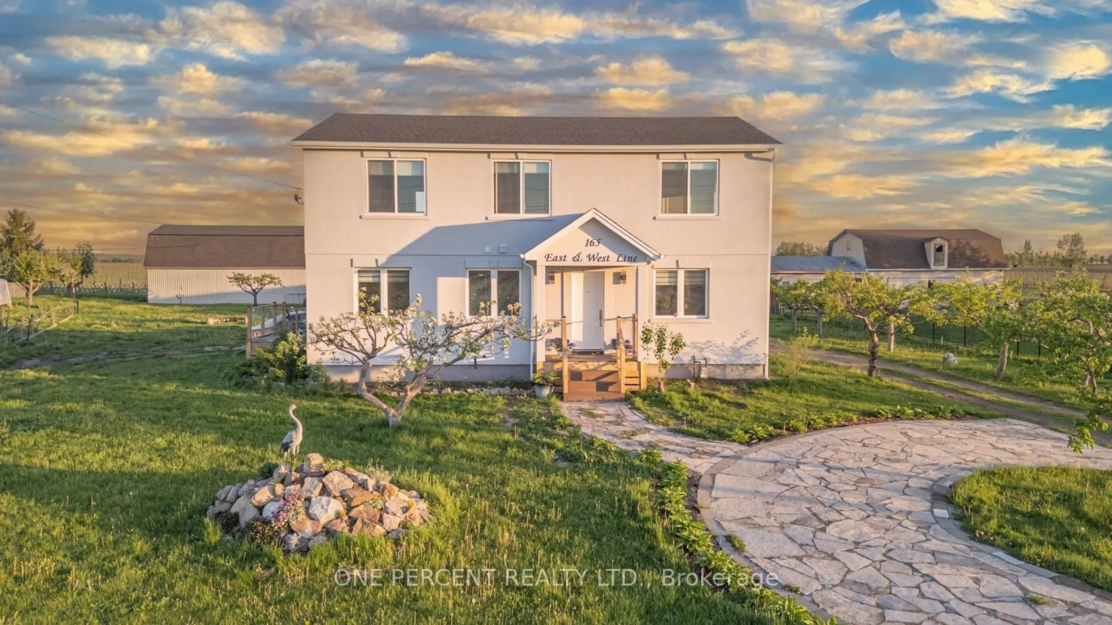 A pic from outside/outdoor area/front of a property/back of a property/a pic from drone, water/lake/river/ocean view for 165 East West Line, Niagara-on-the-Lake Ontario L0S 1J0