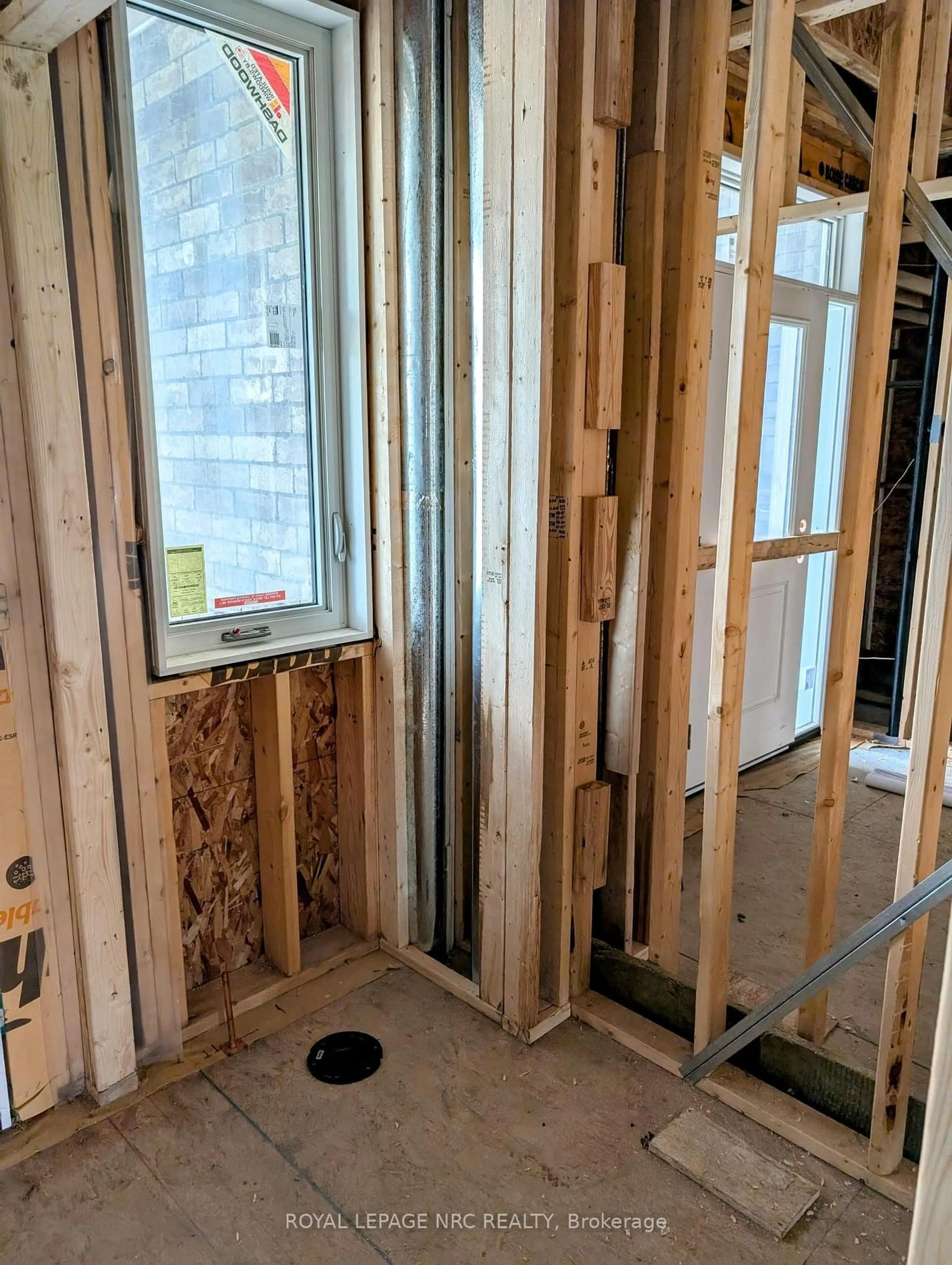 A pic of a room for 6672 Hawkins St, Niagara Falls Ontario L2G 3B7
