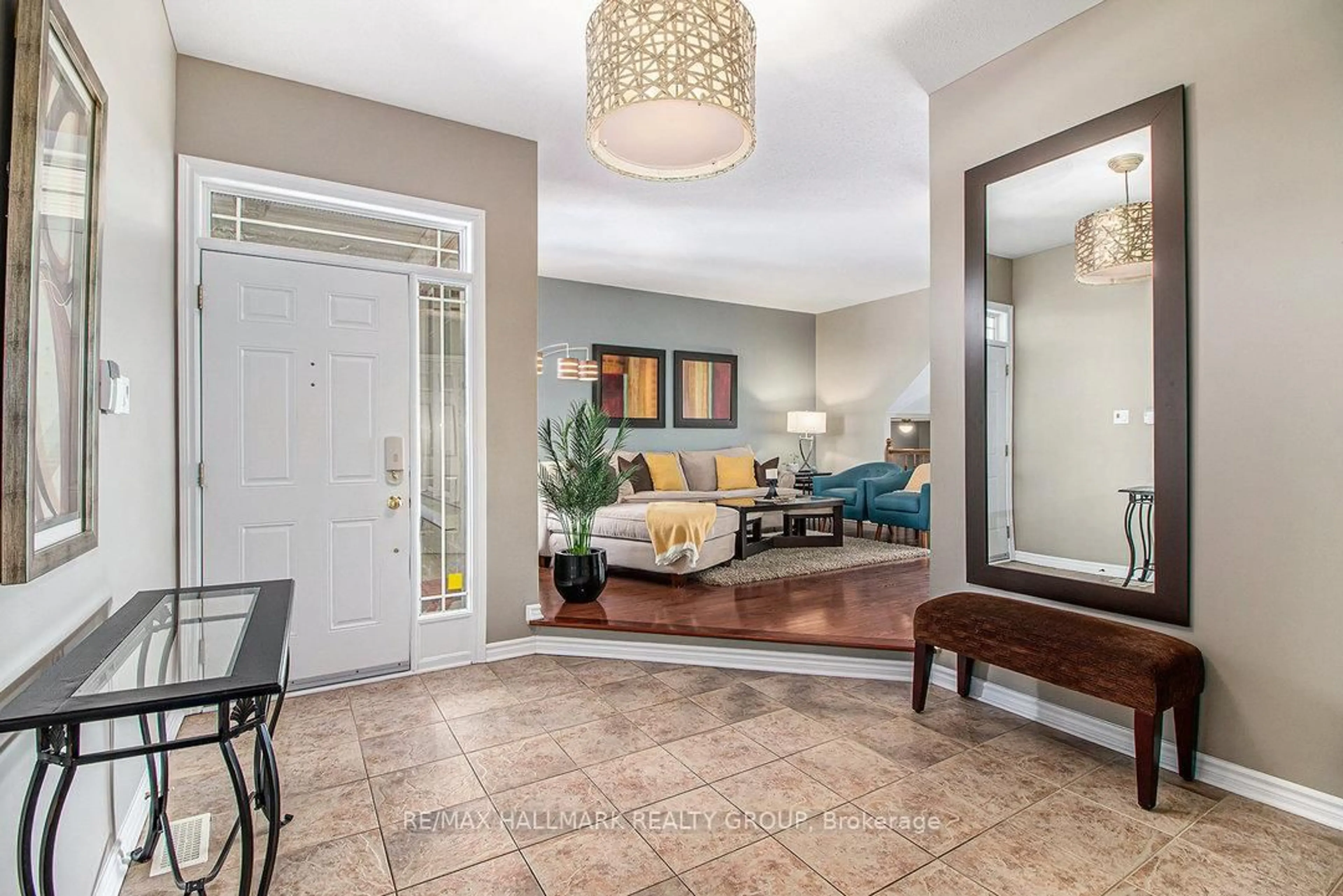 Indoor entryway for 280 Trail Side Circ, Ottawa Ontario K4A 5B1