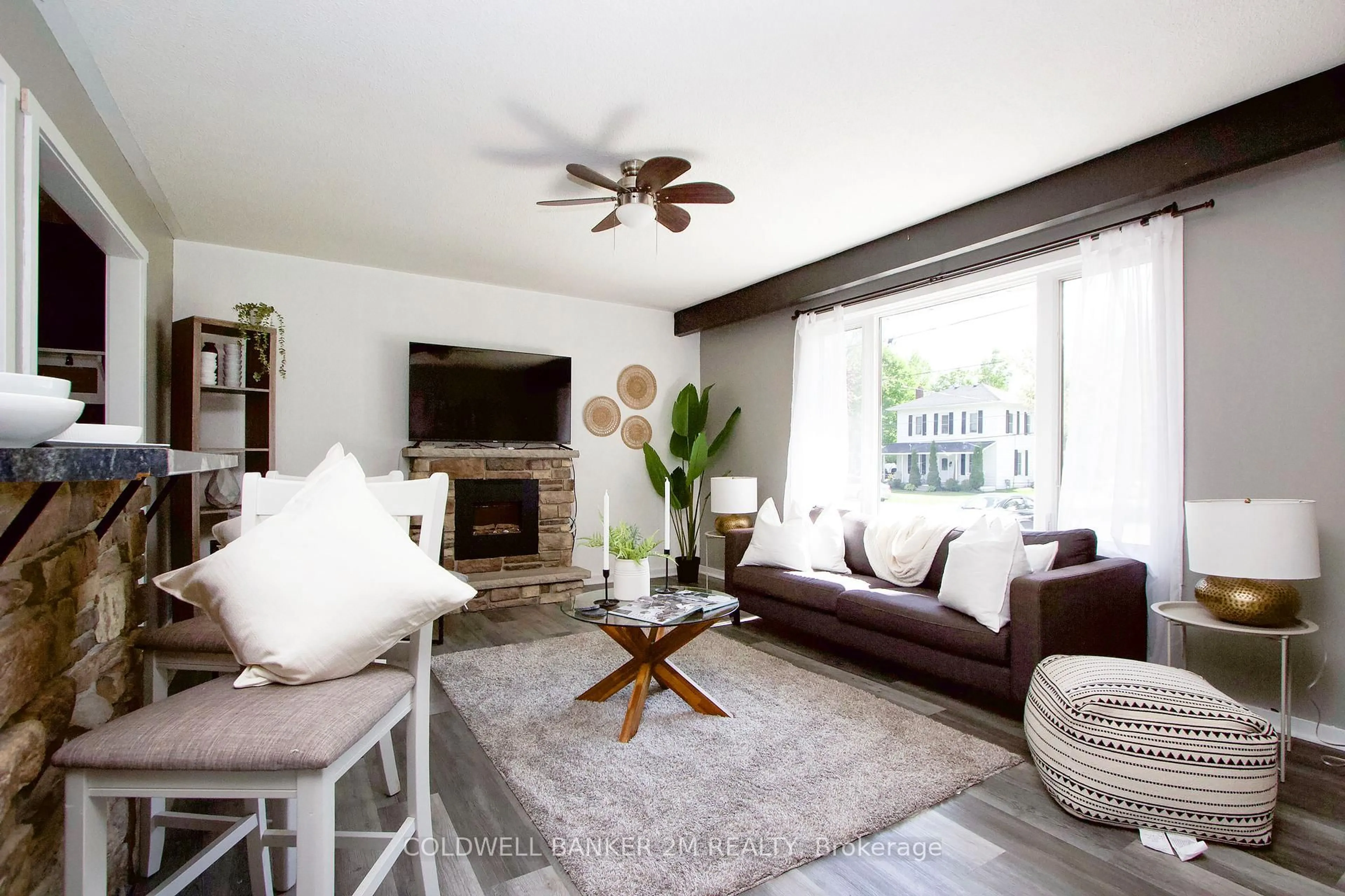 Living room with furniture, unknown for 27 Anne St, Cavan Monaghan Ontario L0A 1G0