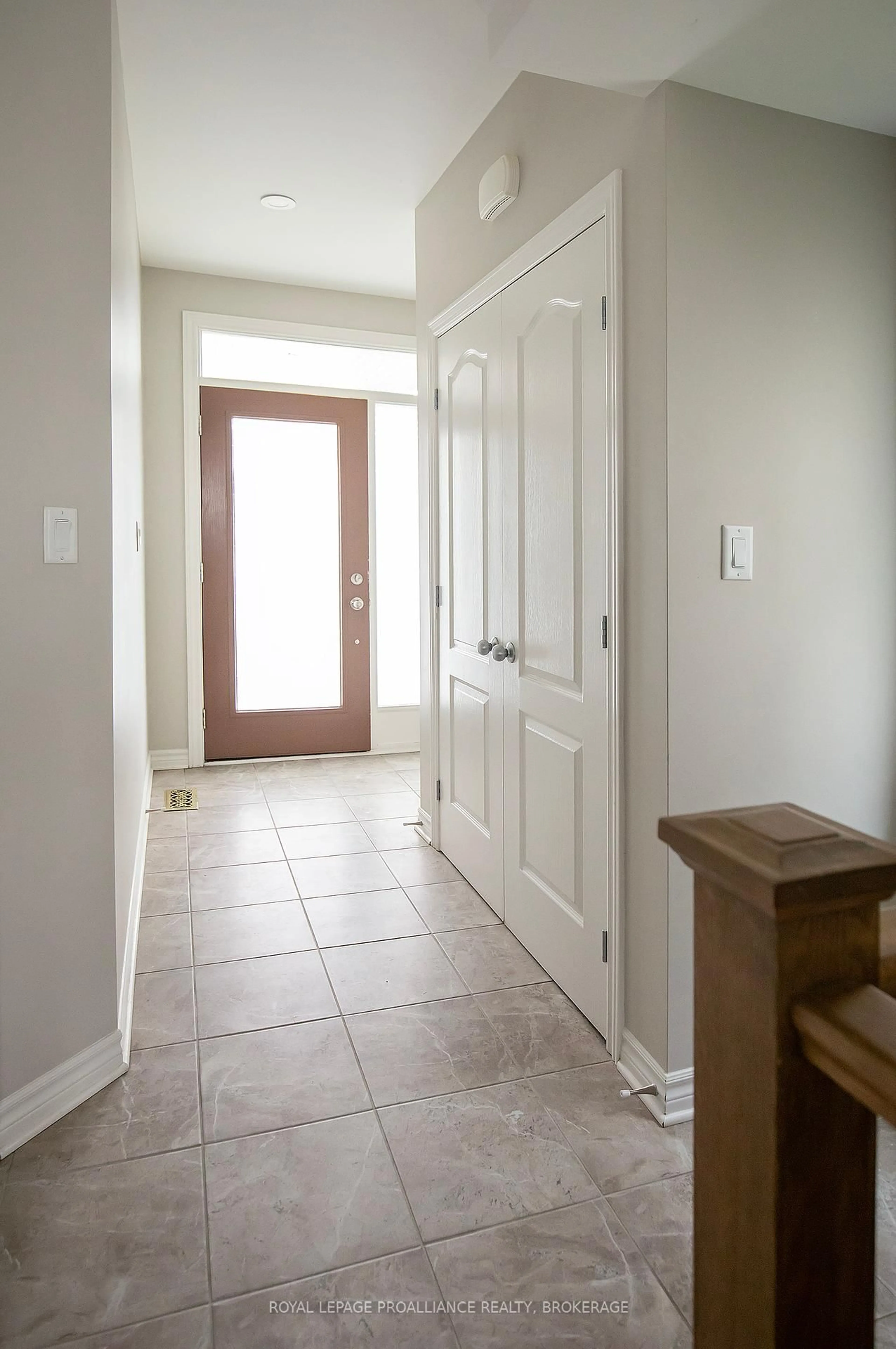 Indoor entryway for 1099 Horizon Dr, Kingston Ontario K7P 0M3