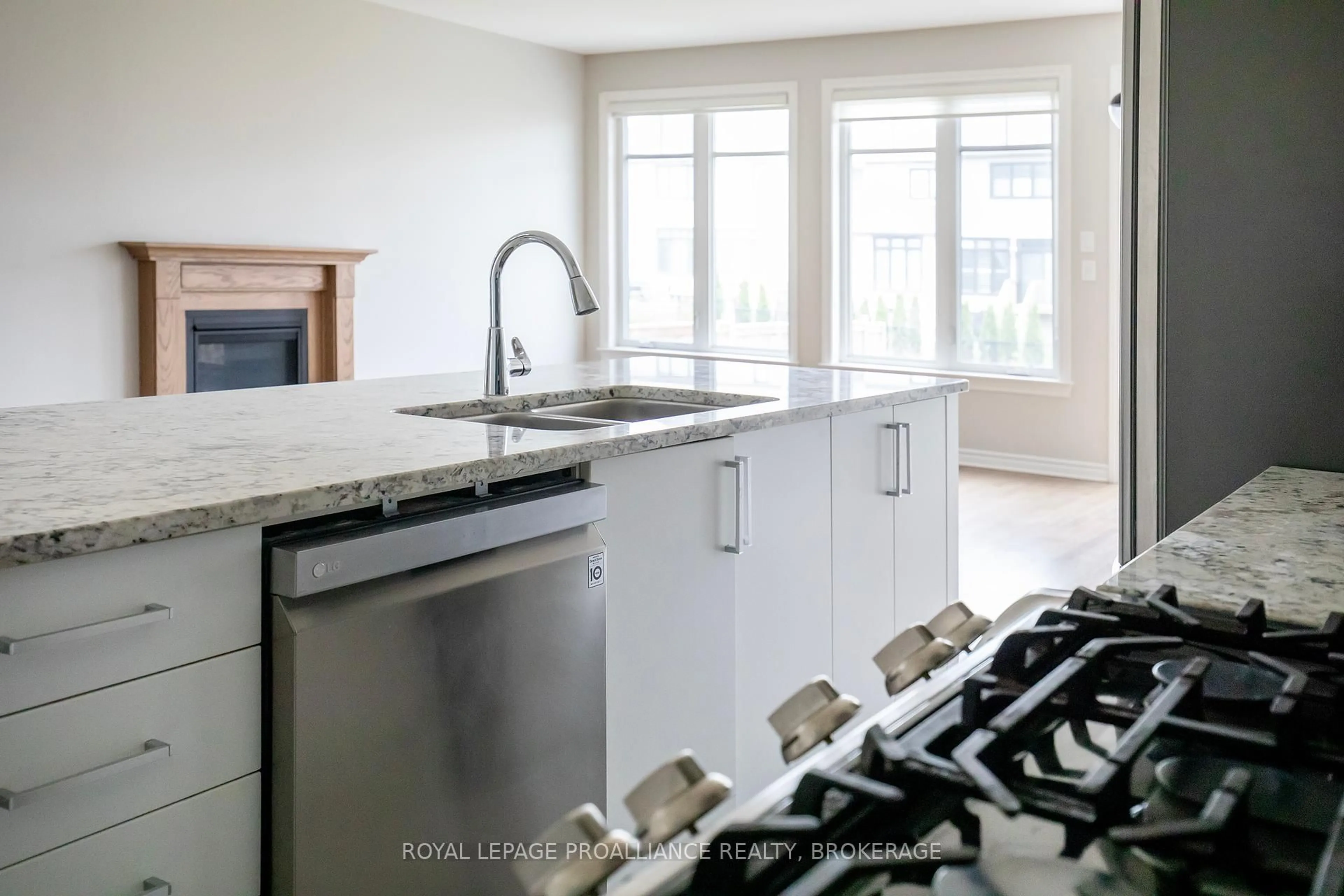 Open concept kitchen, ceramic/tile floor for 1099 Horizon Dr, Kingston Ontario K7P 0M3