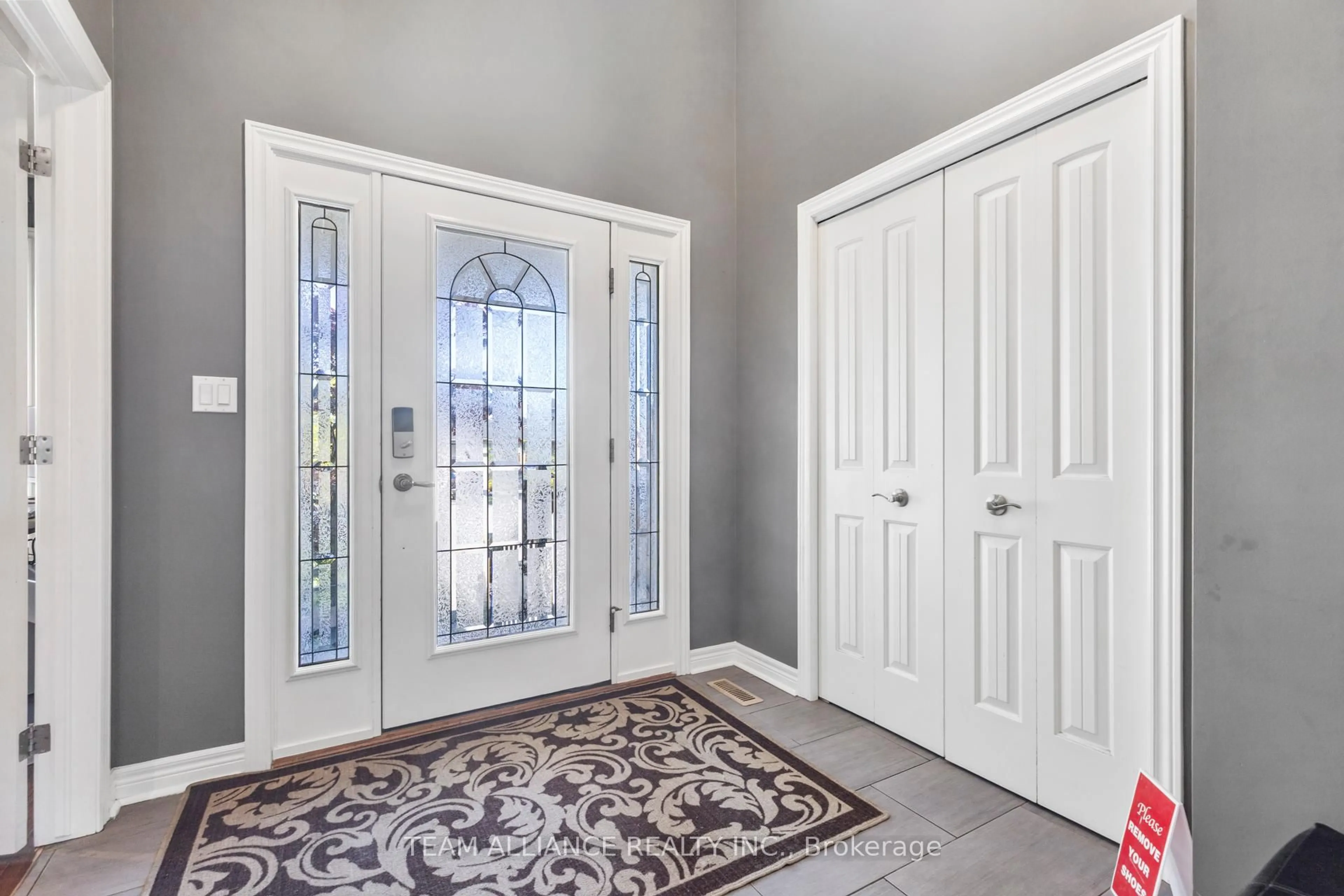 Indoor entryway for 734 ANZIO Rd, Woodstock Ontario N4T 0B5