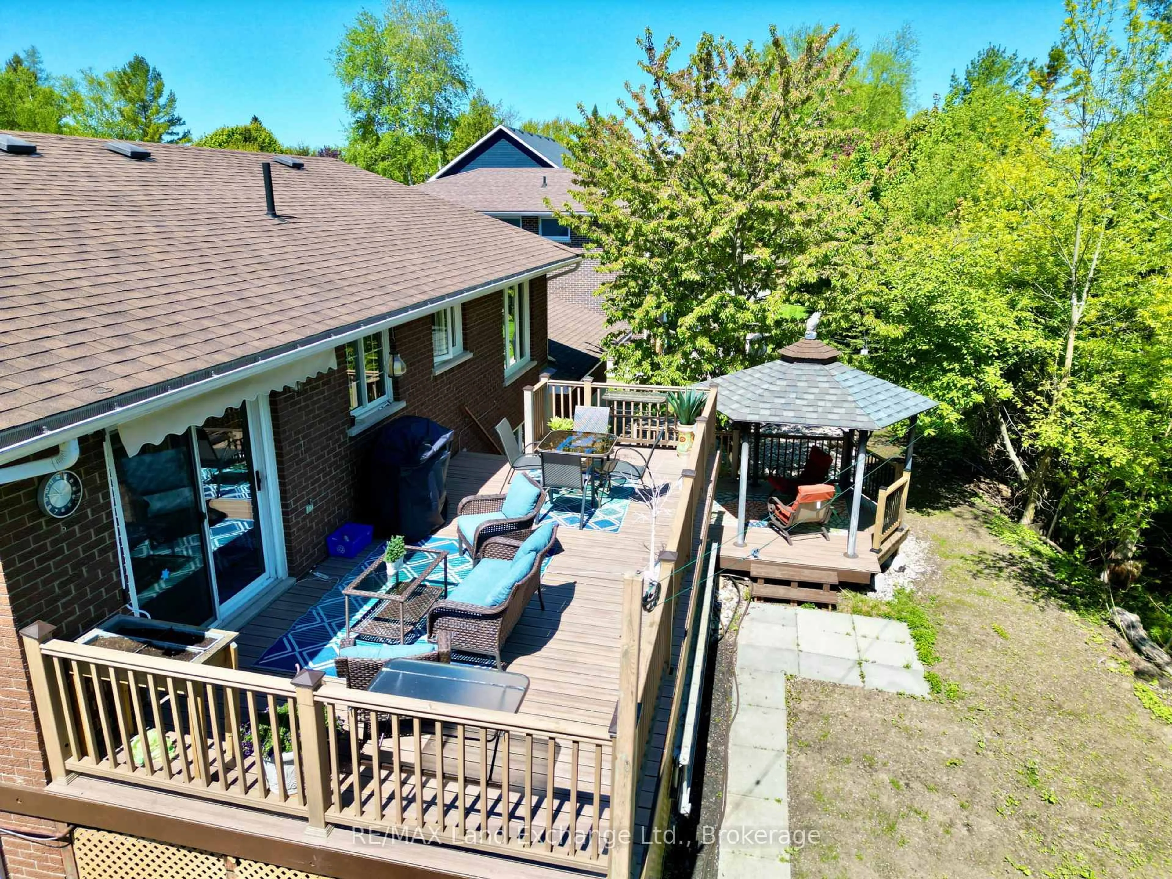 A pic from outside/outdoor area/front of a property/back of a property/a pic from drone, water/lake/river/ocean view for 34 Archibald Pl, Saugeen Shores Ontario N0H 2L0