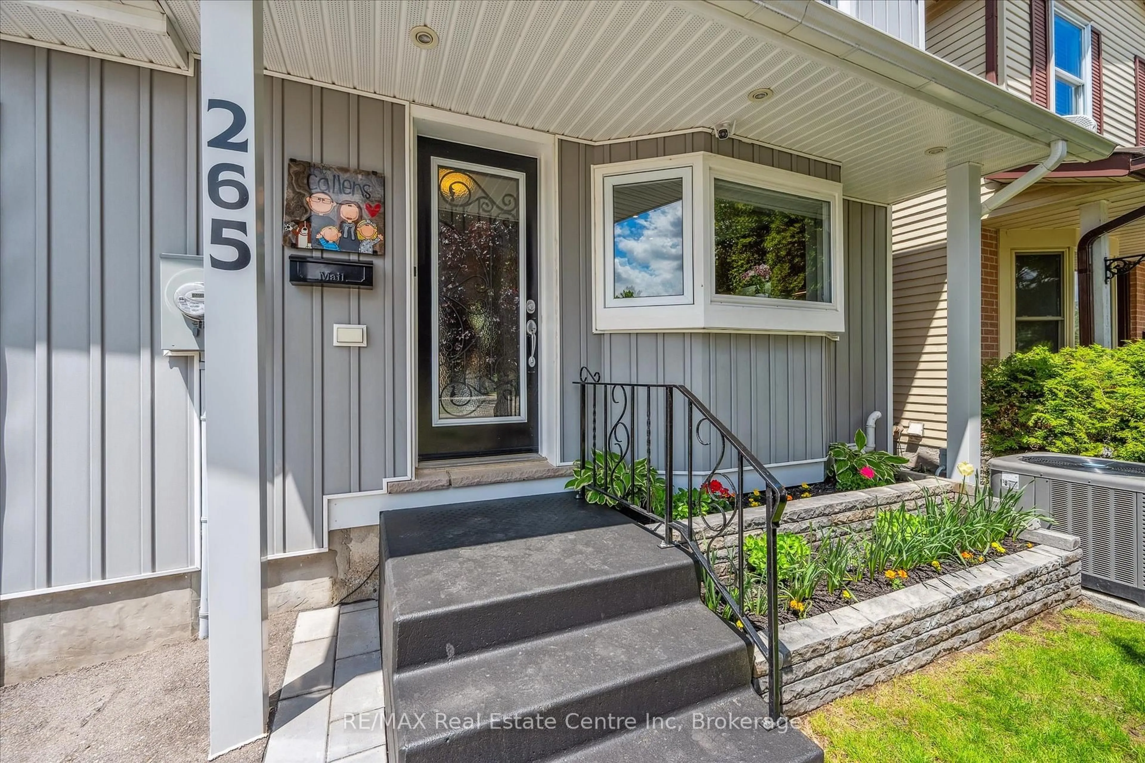 Indoor entryway for 265 Strathallan St, Centre Wellington Ontario N1M 3K6